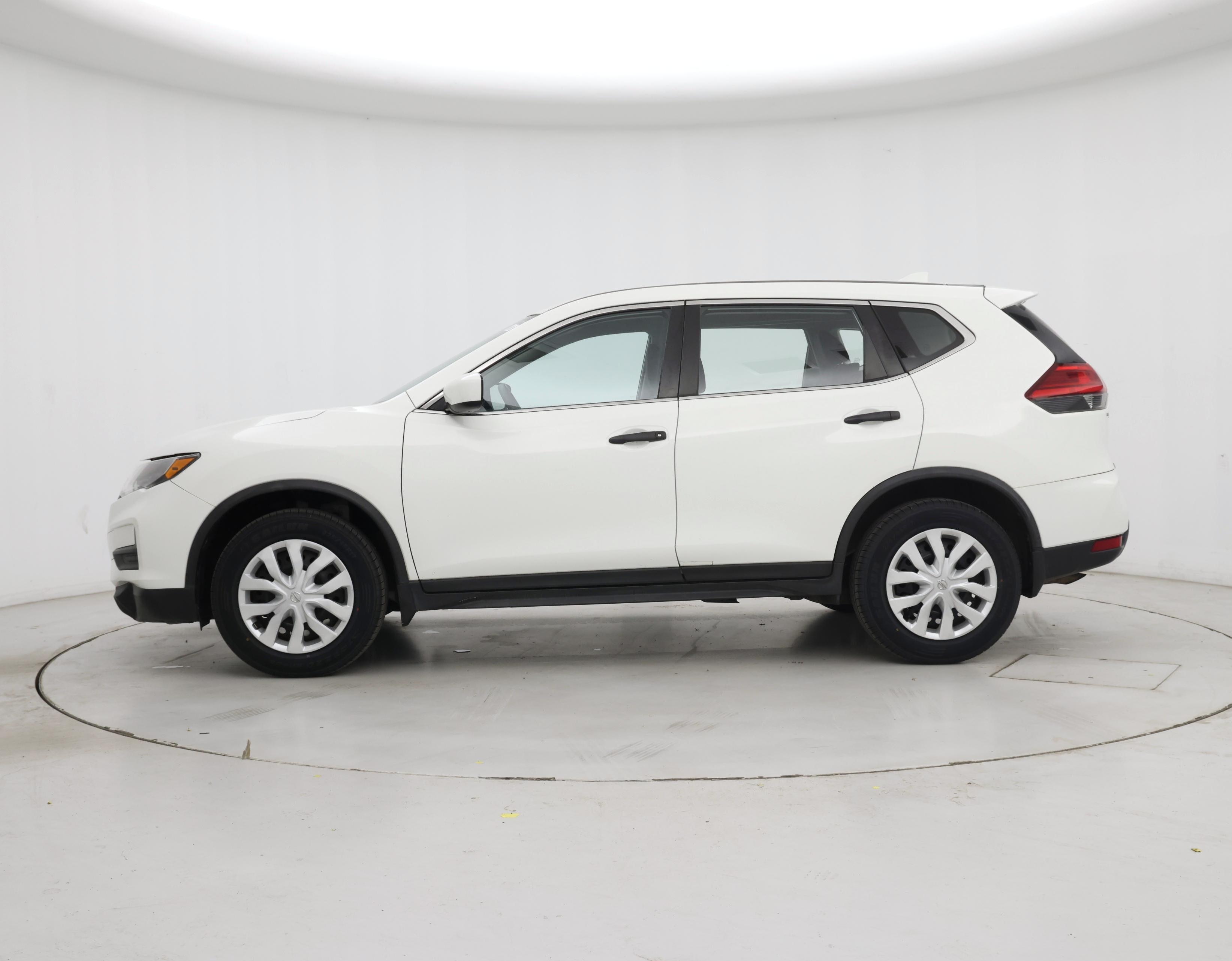 Thumbnail: 2017 Nissan Rogue - 3