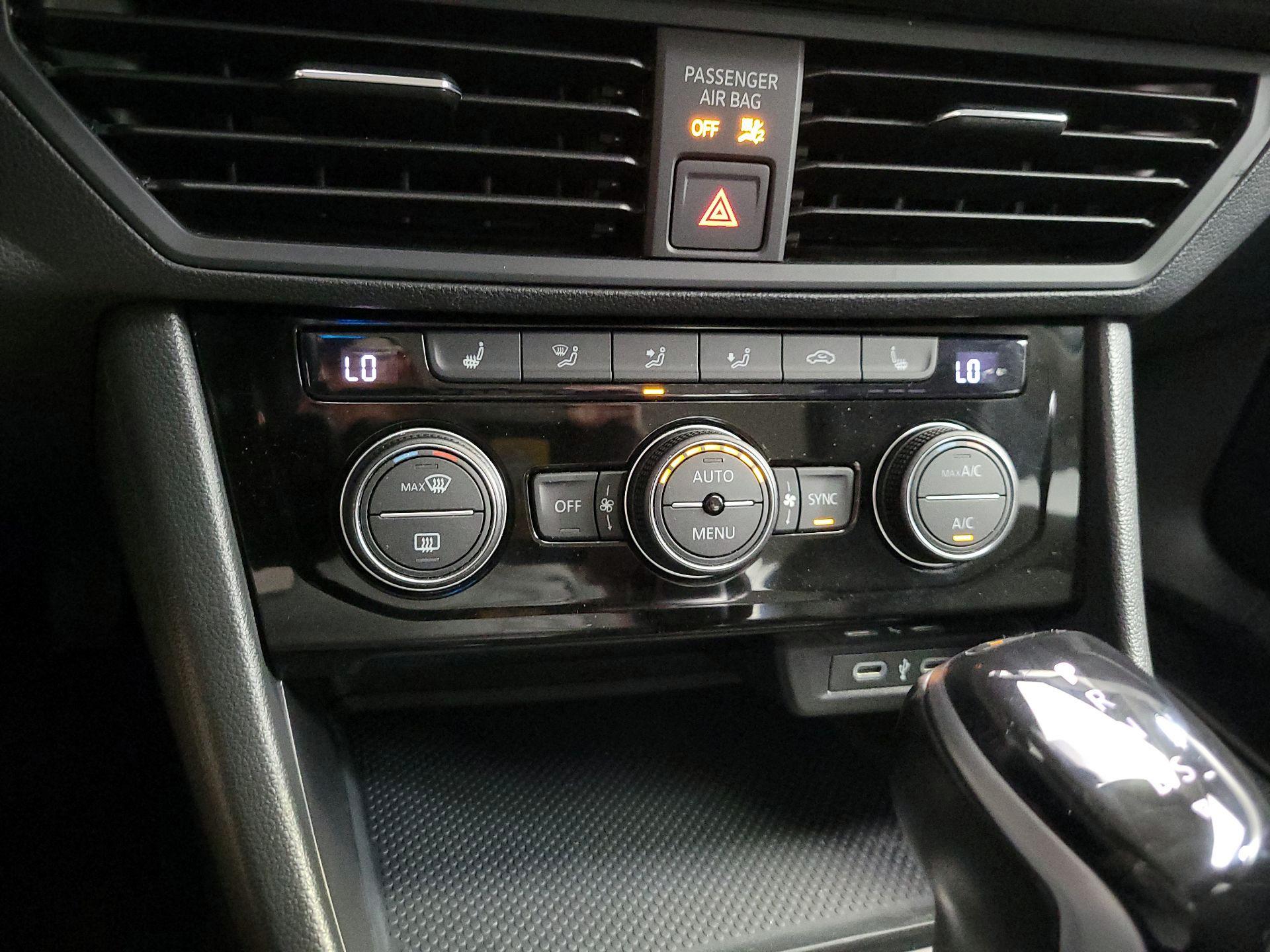 Thumbnail: 2023 Volkswagen Jetta - 16