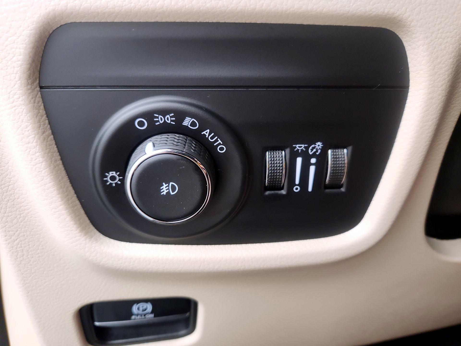 Thumbnail: 2023 Jeep Grand Cherokee - 13