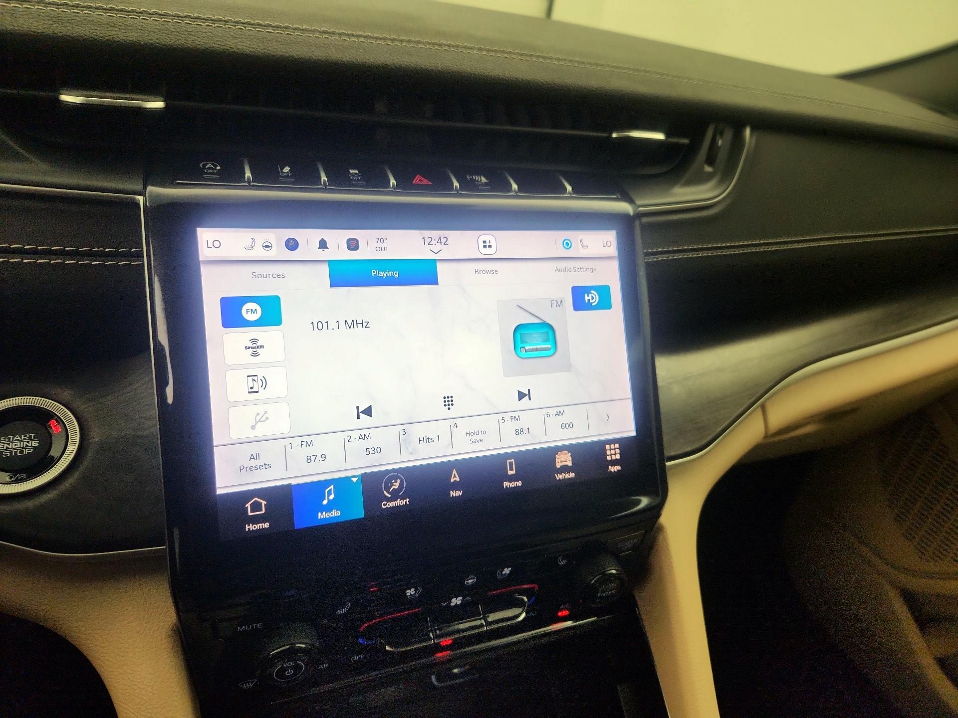 Thumbnail: 2023 Jeep Grand Cherokee - 15