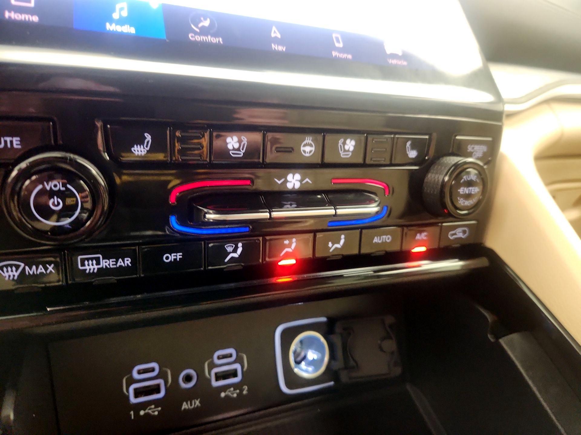 Thumbnail: 2023 Jeep Grand Cherokee - 16