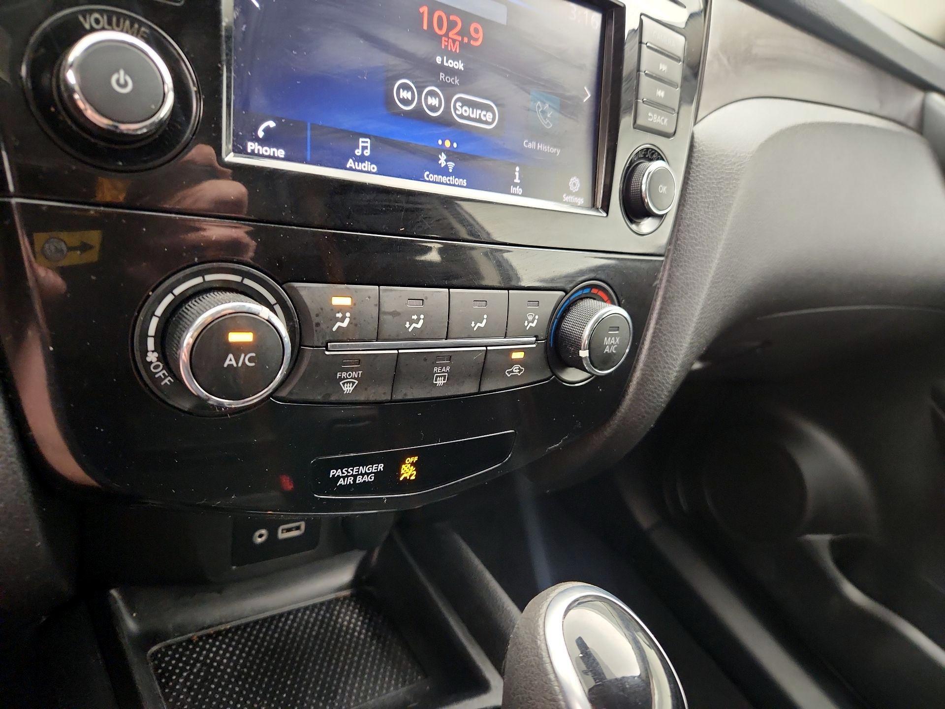 Thumbnail: 2020 Nissan Rogue Sport - 16