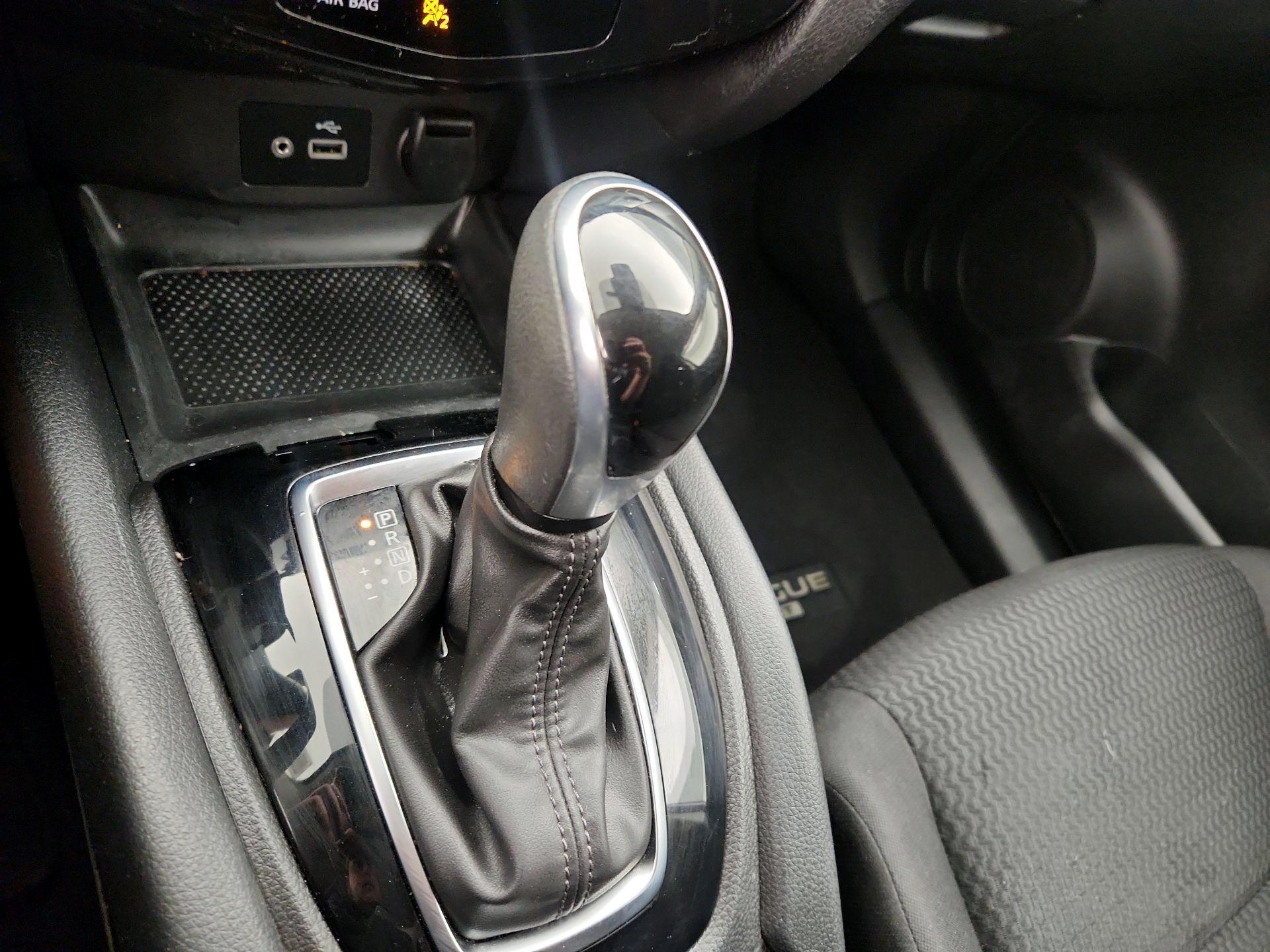 Thumbnail: 2020 Nissan Rogue Sport - 17