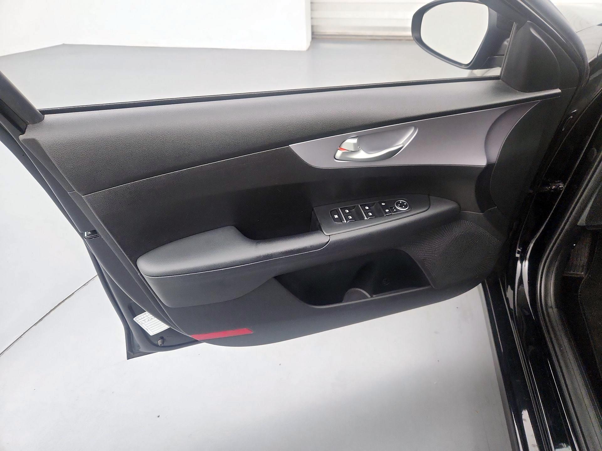 Thumbnail: 2024 Kia Forte - 12