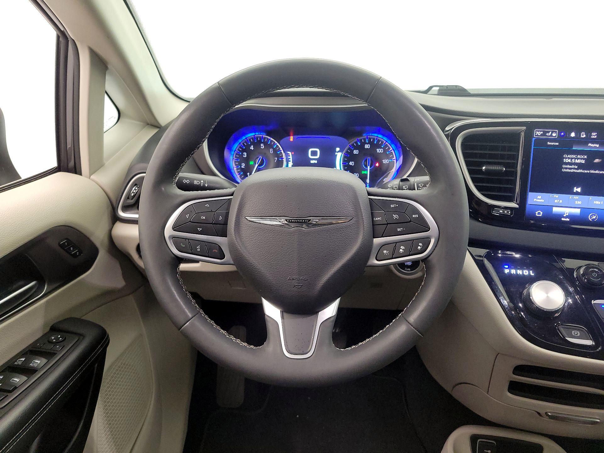 Thumbnail: 2023 Chrysler Pacifica - 10