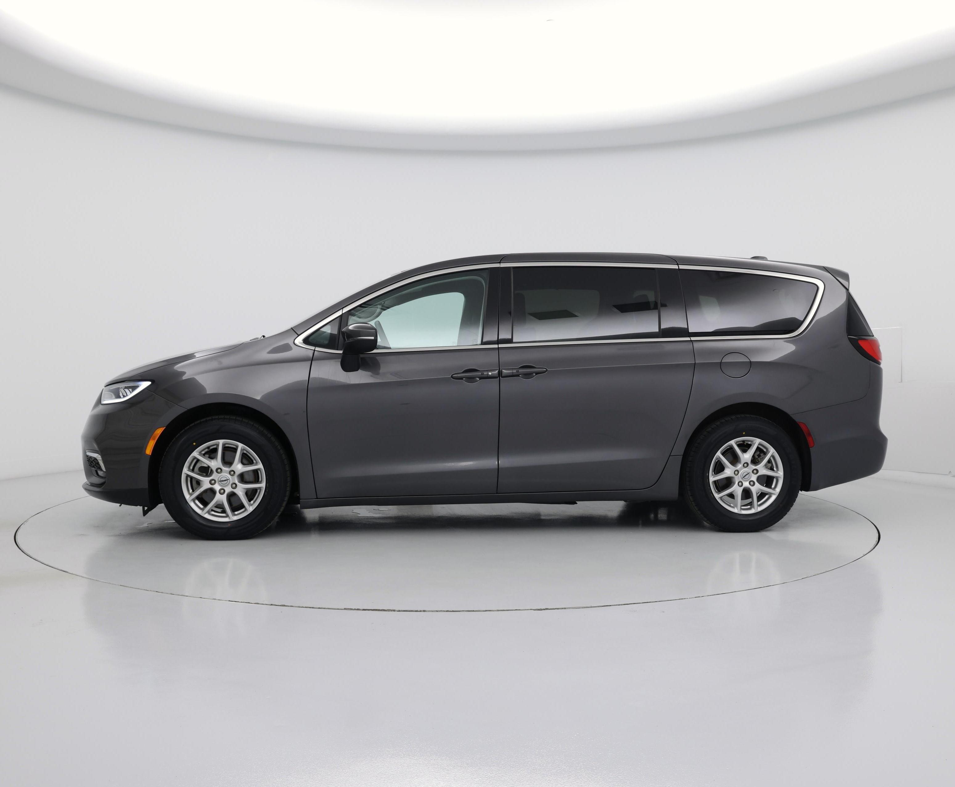 Thumbnail: 2023 Chrysler Pacifica - 3