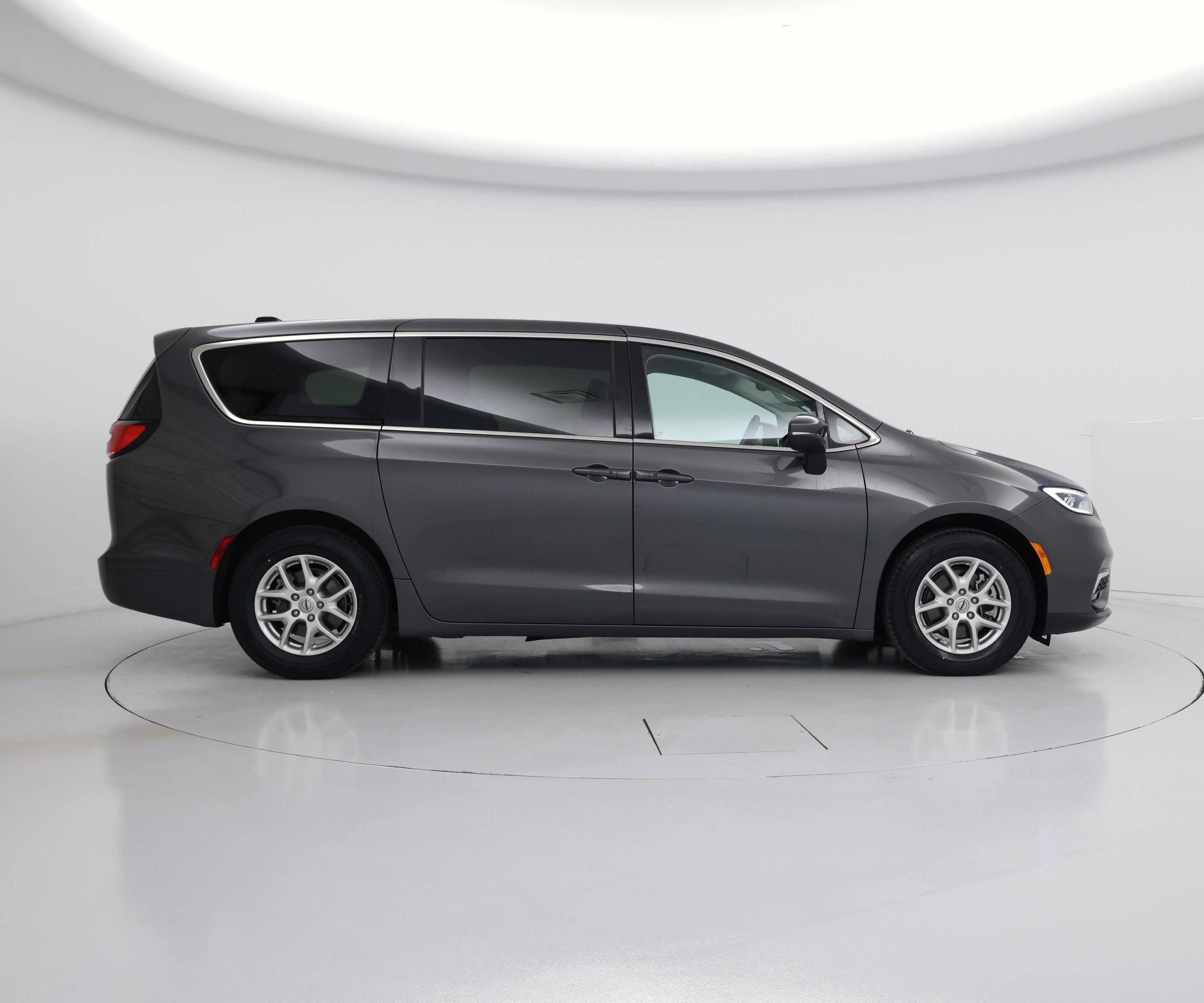 Thumbnail: 2023 Chrysler Pacifica - 7