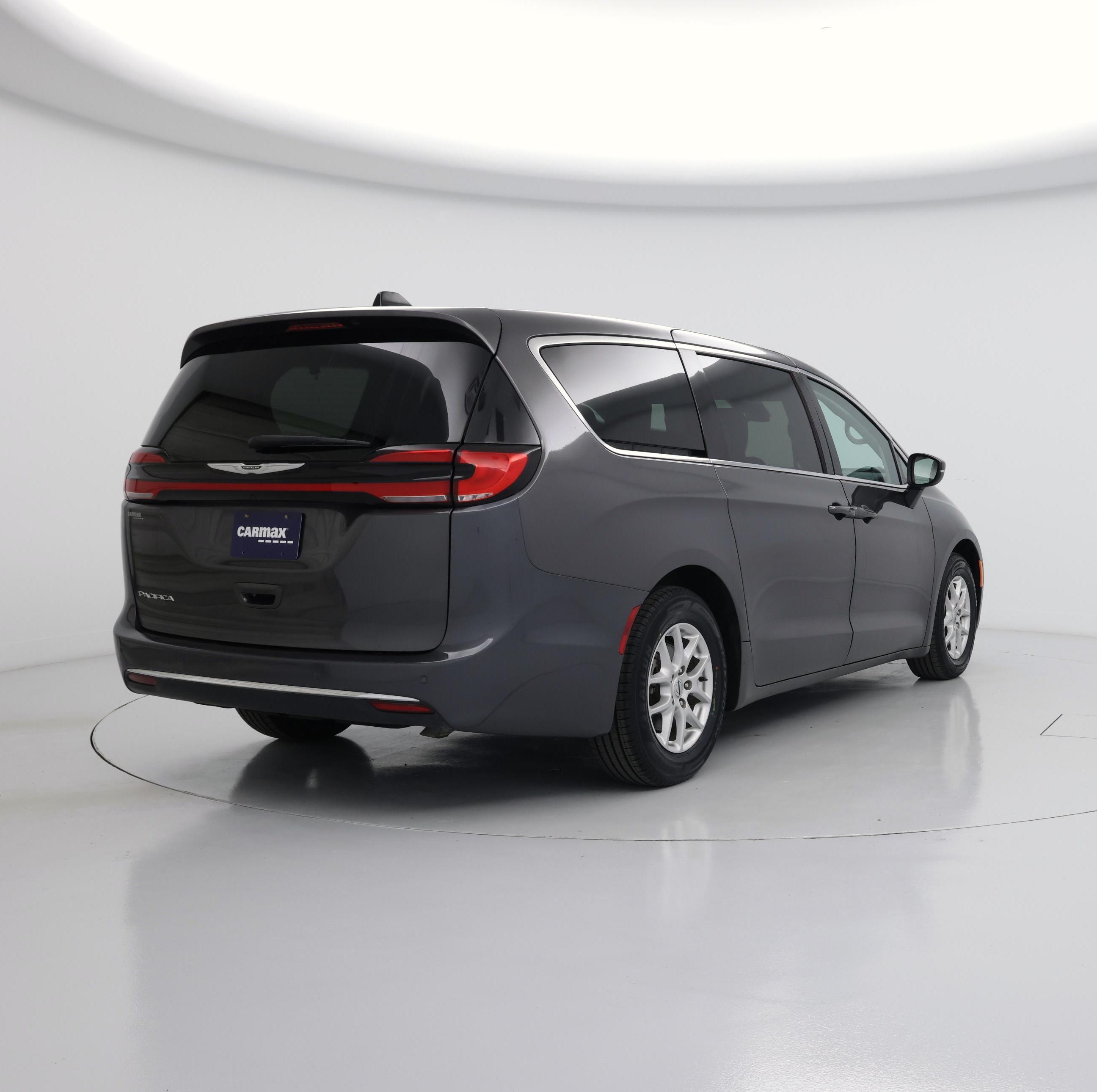 Thumbnail: 2023 Chrysler Pacifica - 8
