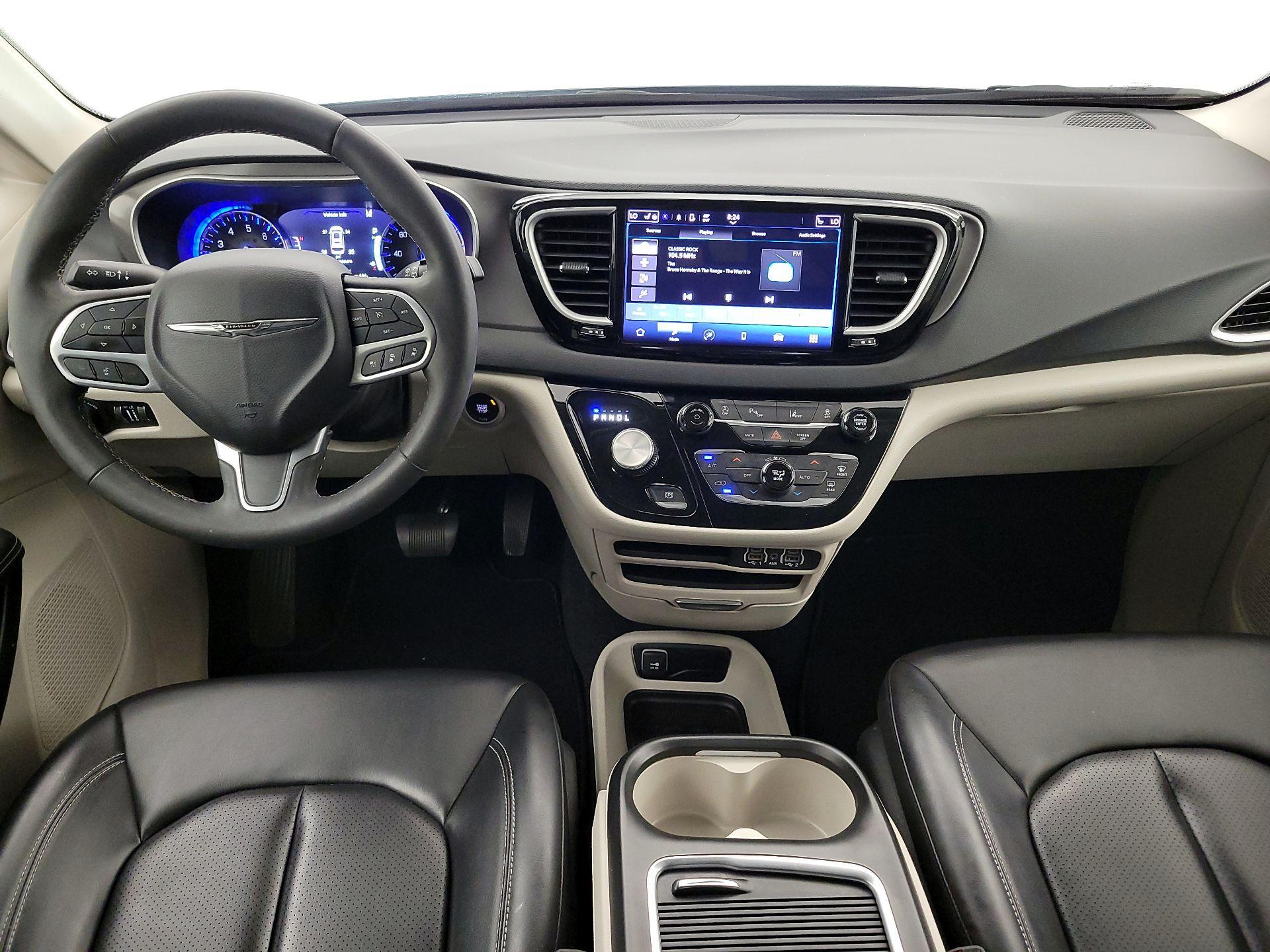 Thumbnail: 2023 Chrysler Pacifica - 9