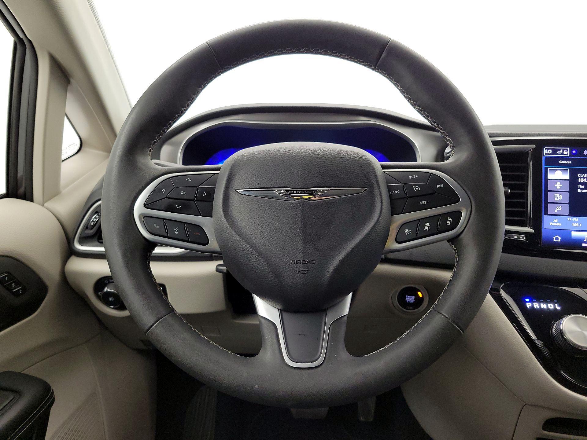 Thumbnail: 2023 Chrysler Pacifica - 10