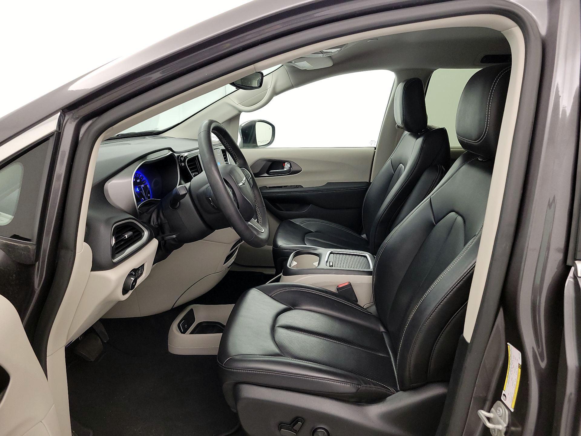 Thumbnail: 2023 Chrysler Pacifica - 11