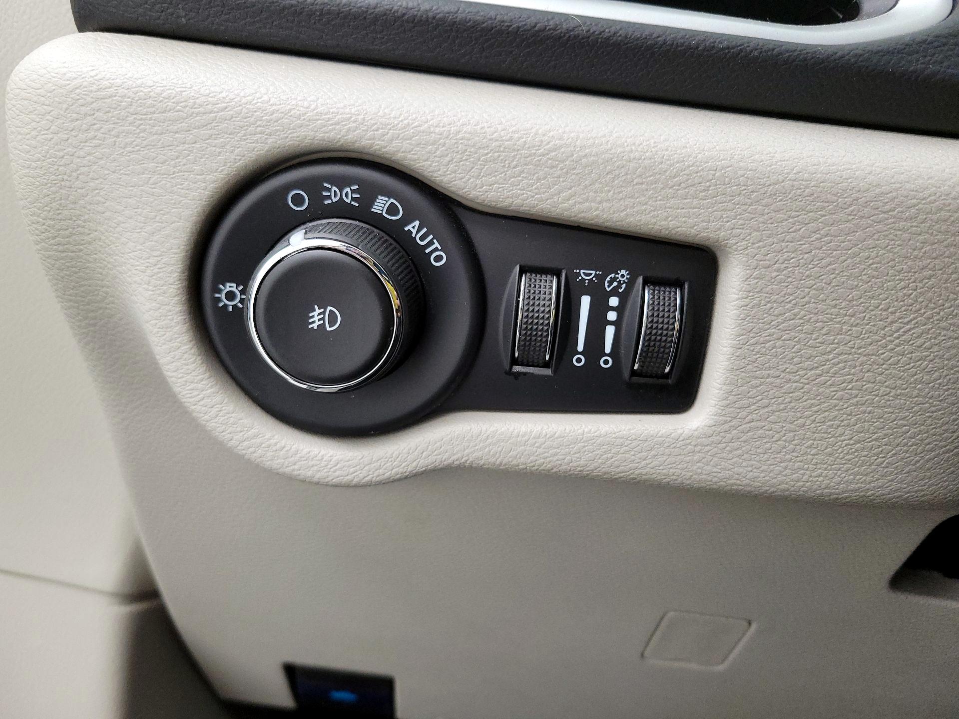 Thumbnail: 2023 Chrysler Pacifica - 13