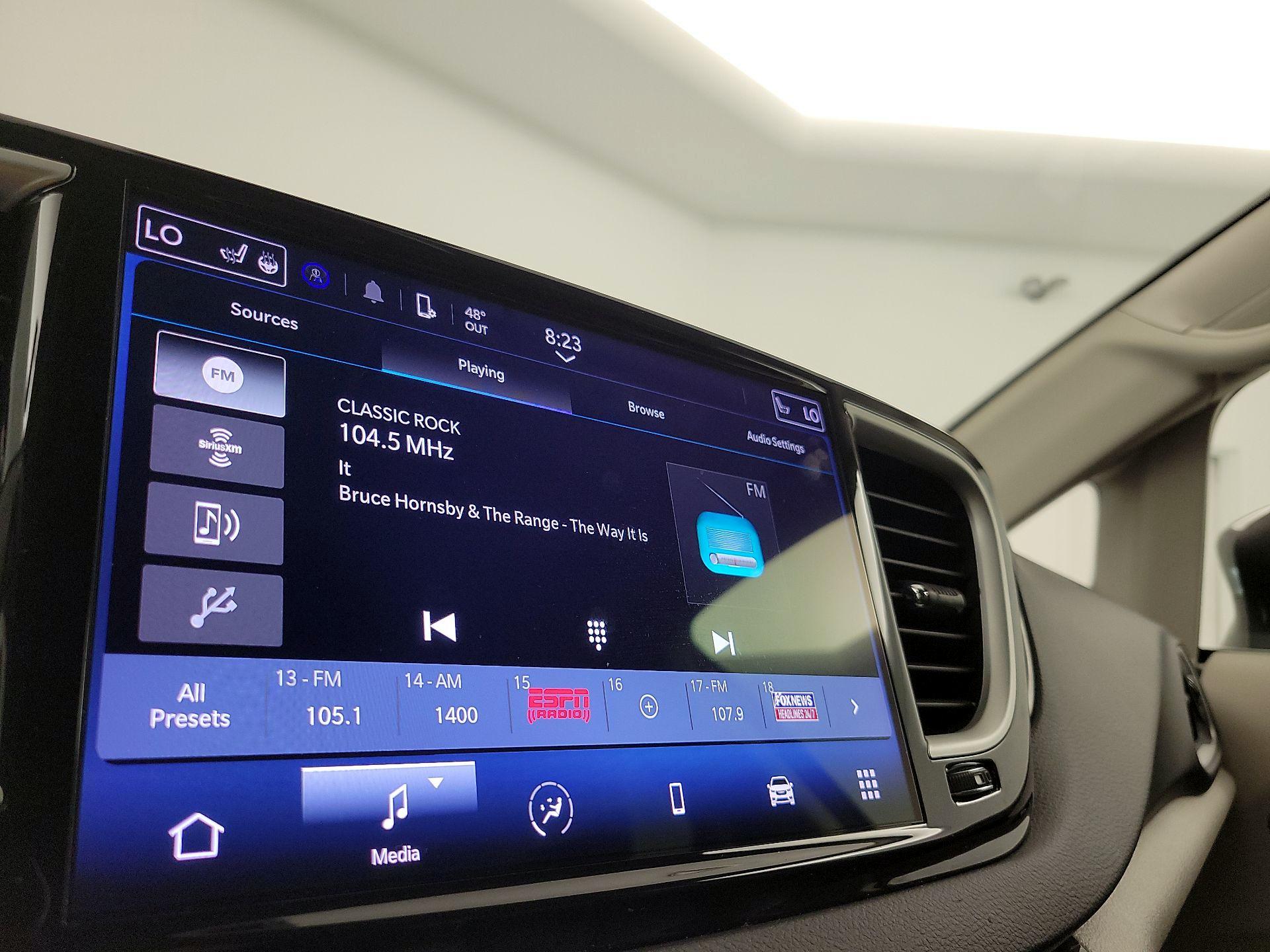 Thumbnail: 2023 Chrysler Pacifica - 15