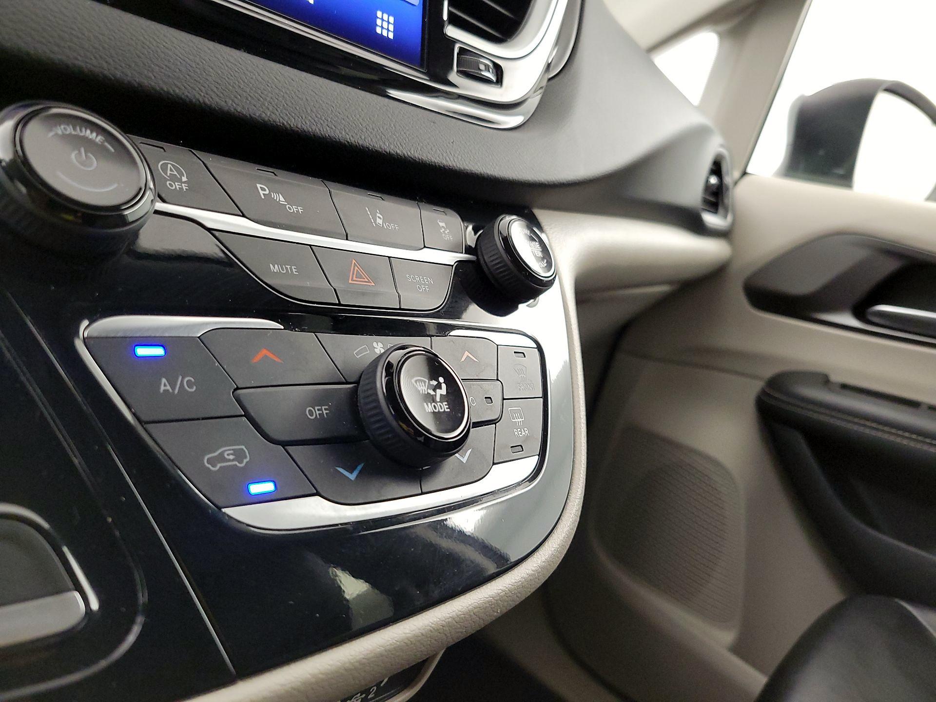 Thumbnail: 2023 Chrysler Pacifica - 16