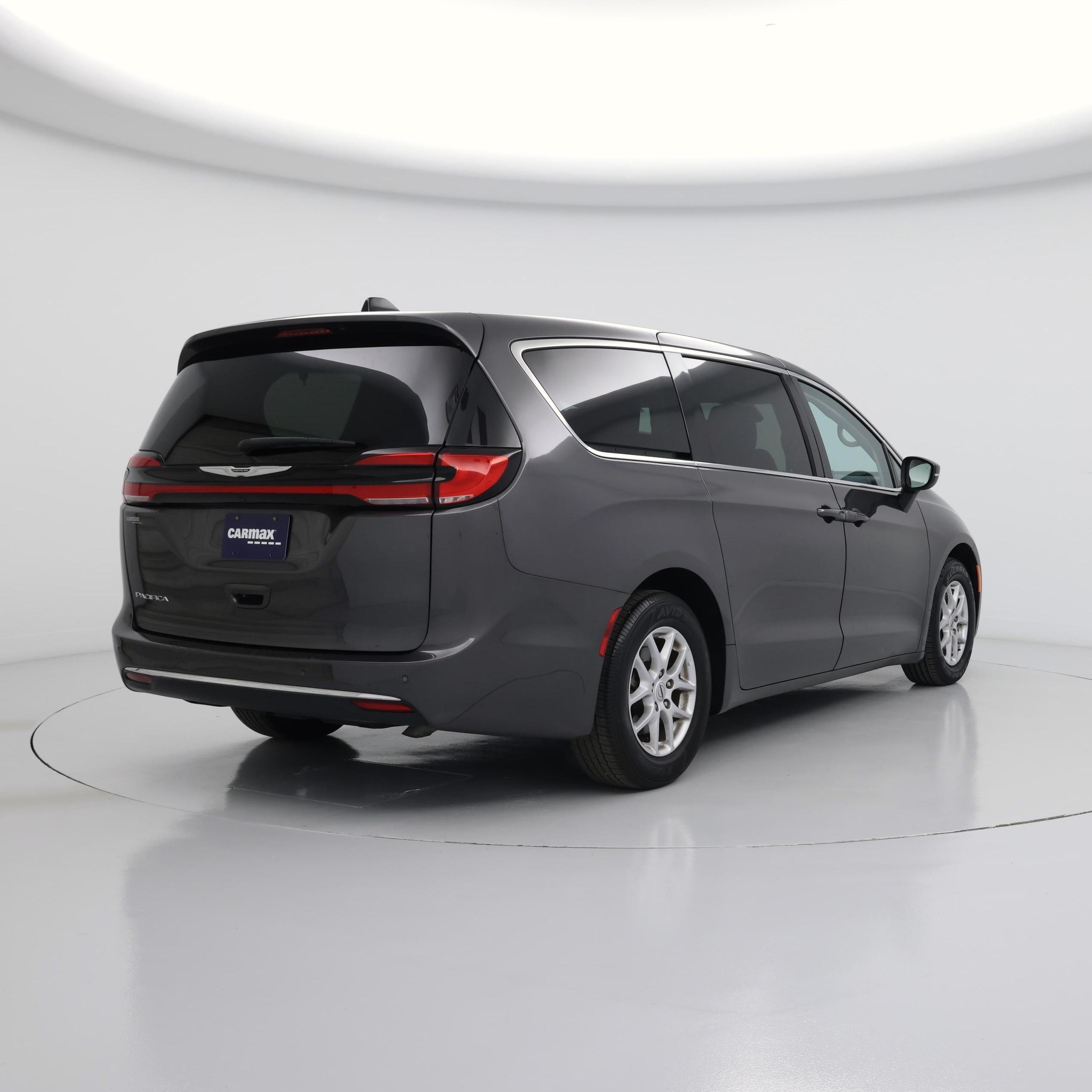Thumbnail: 2023 Chrysler Pacifica - 8