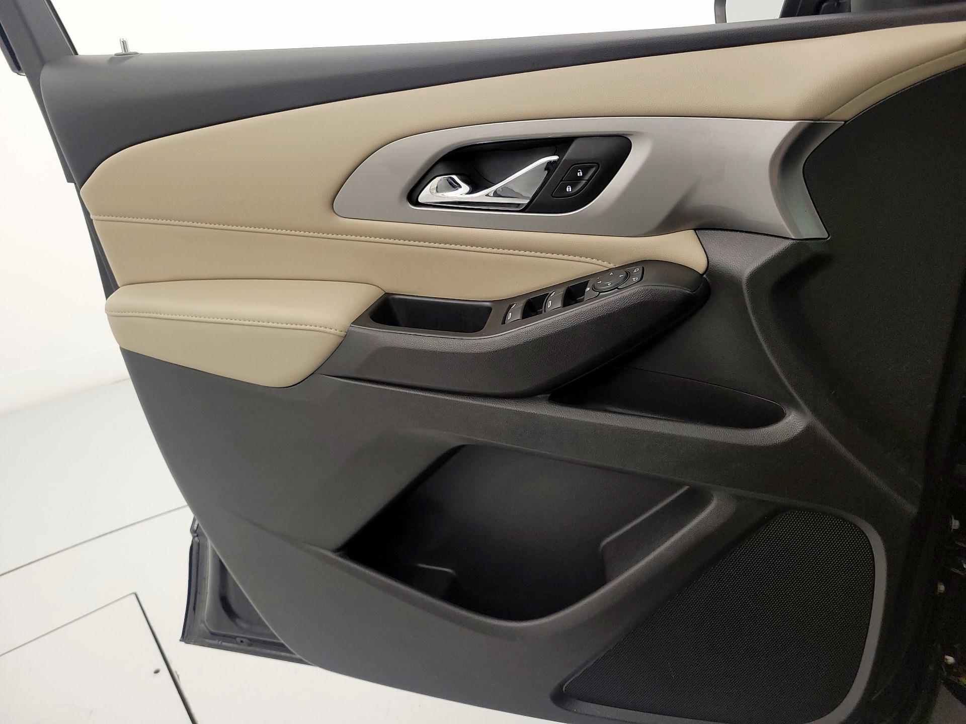 Thumbnail: 2022 Chevrolet Traverse - 12