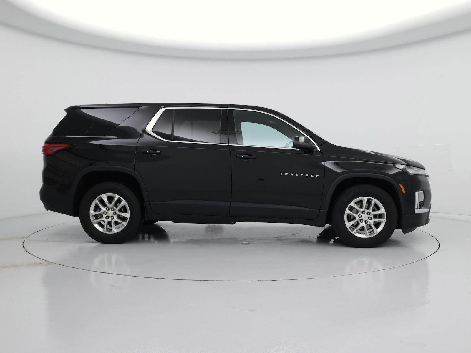 2022 Chevrolet Traverse LS - Photo 8