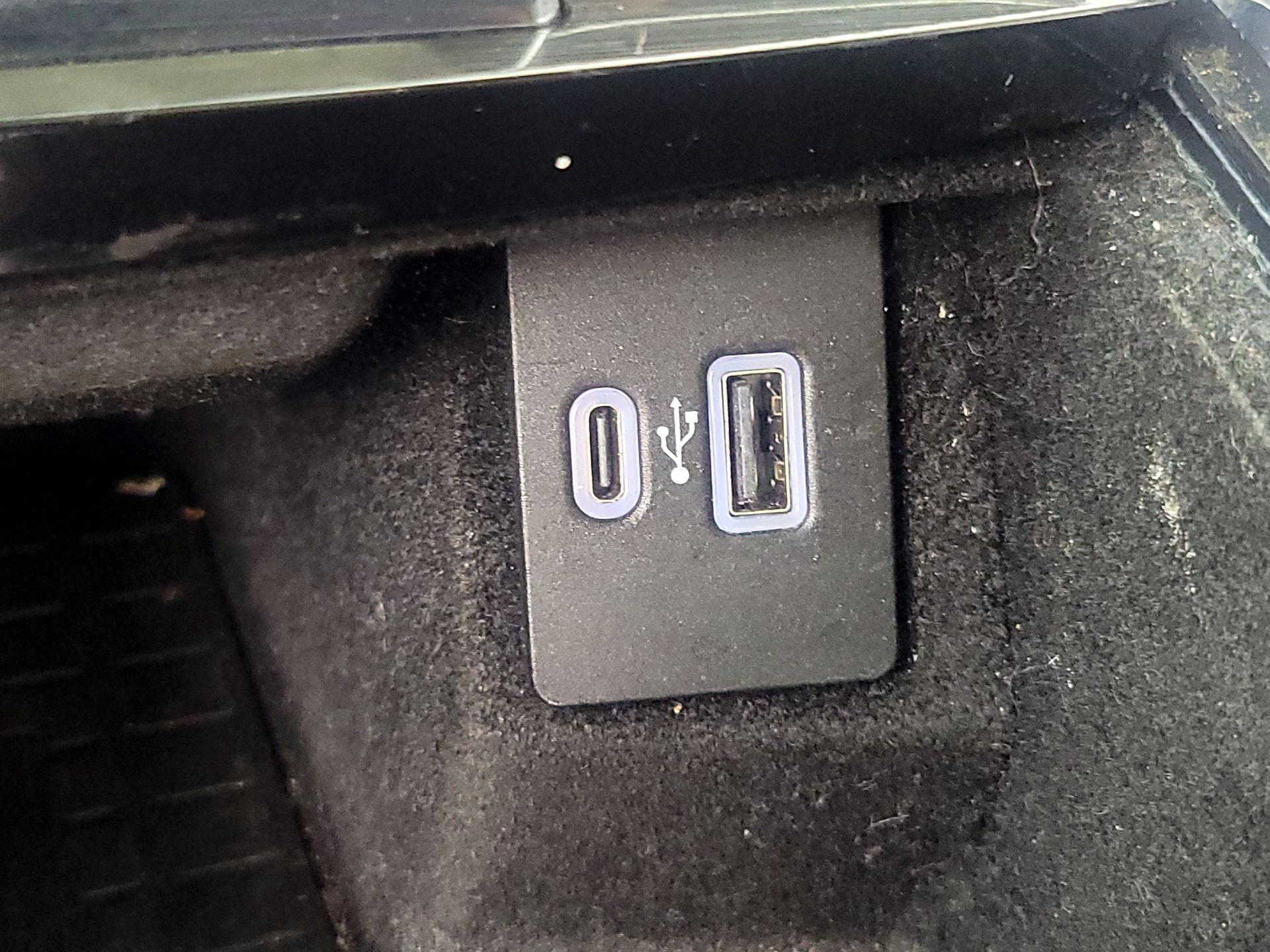 Thumbnail: 2023 Lincoln Nautilus - 19