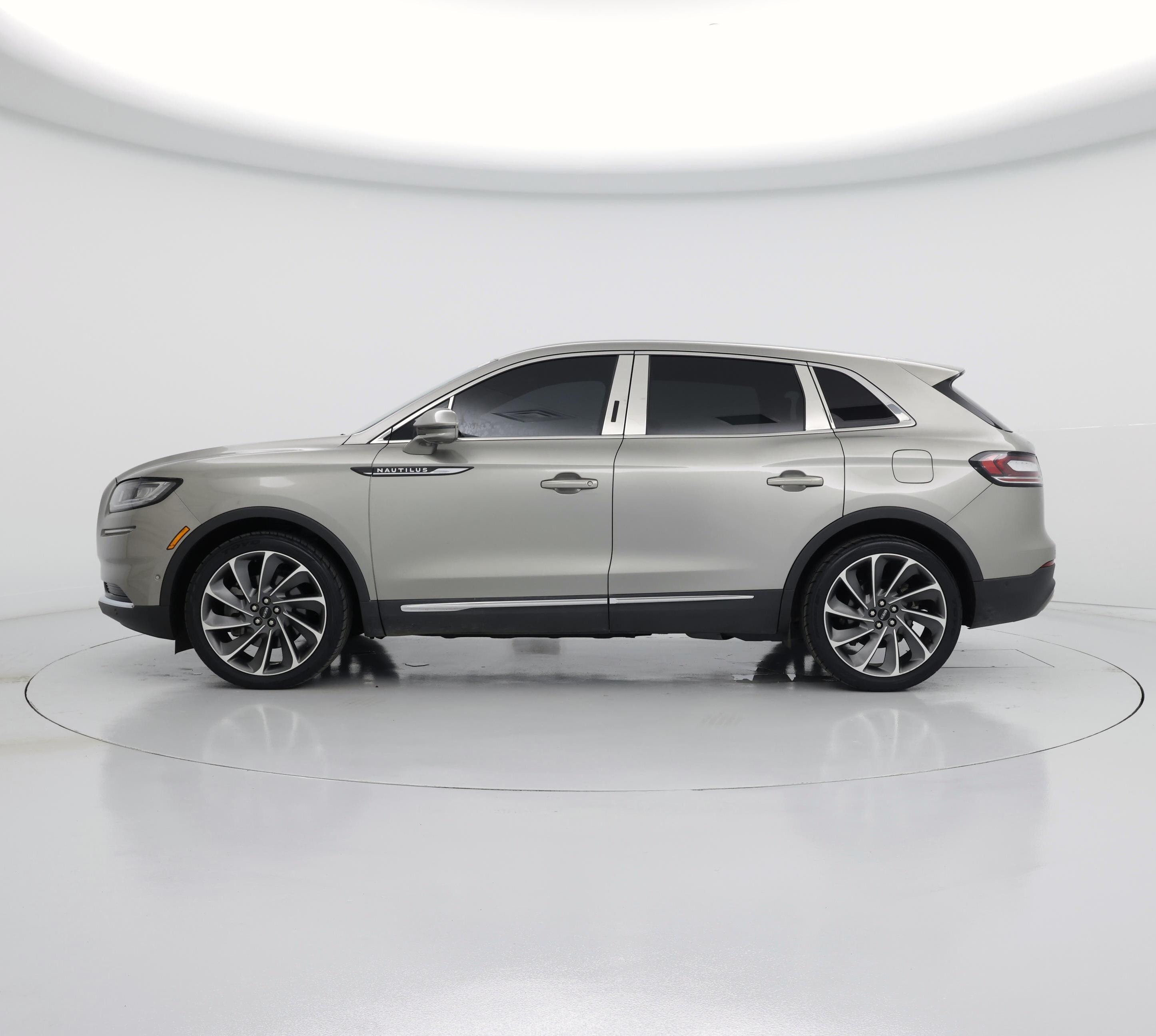 Thumbnail: 2023 Lincoln Nautilus - 3