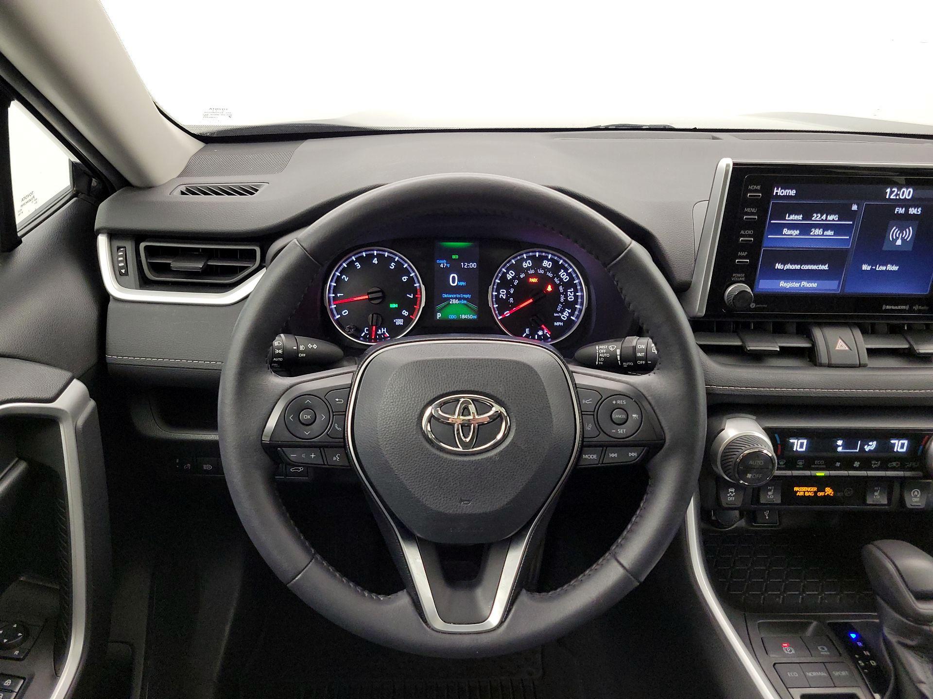 Thumbnail: 2020 Toyota RAV4 - 10