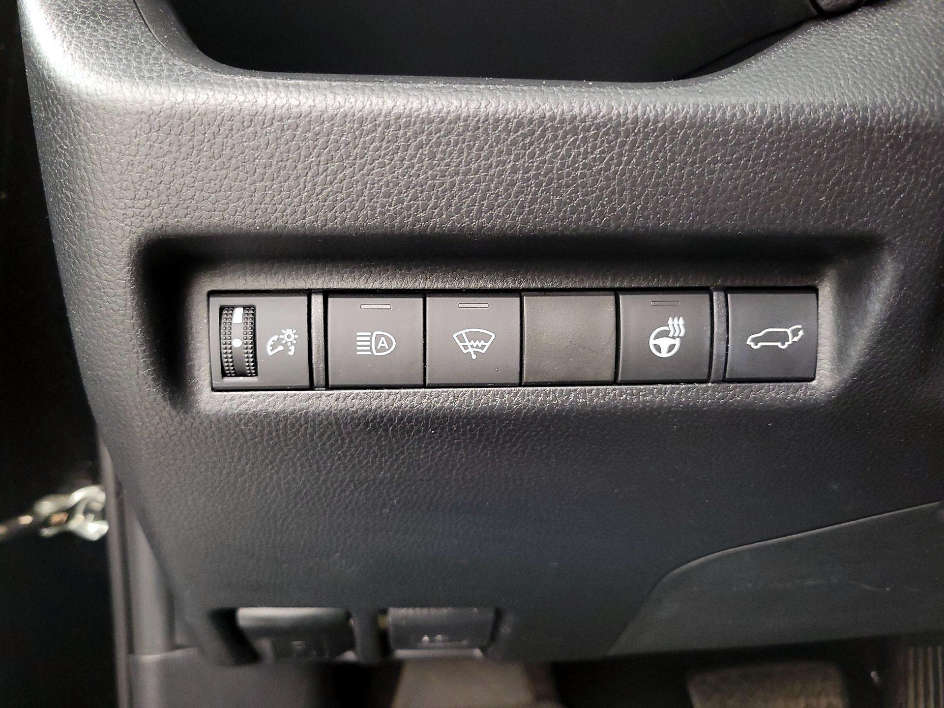 Thumbnail: 2020 Toyota RAV4 - 13