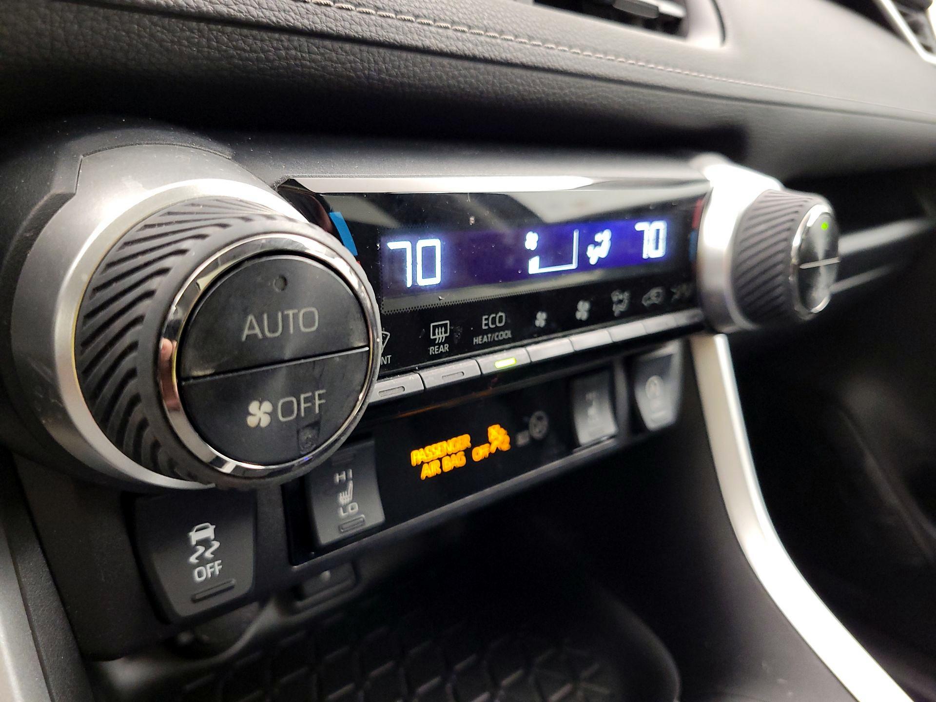 Thumbnail: 2020 Toyota RAV4 - 17