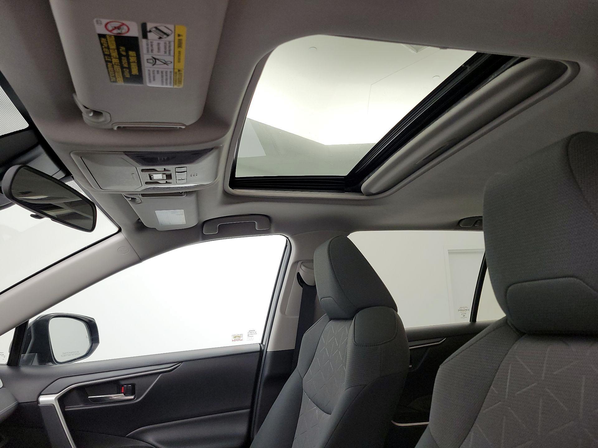 Thumbnail: 2020 Toyota RAV4 - 20