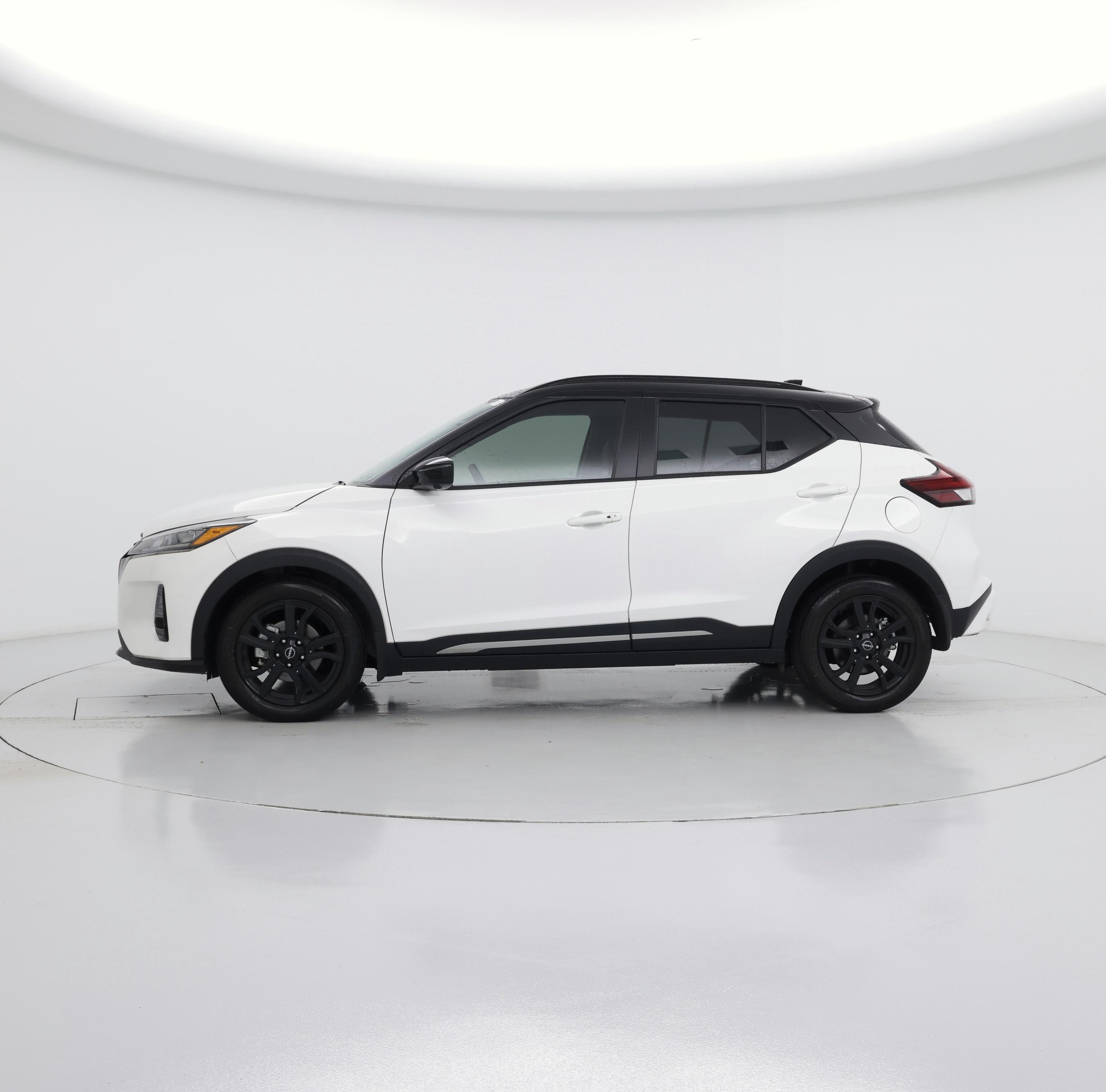 Thumbnail: 2023 Nissan Kicks - 3