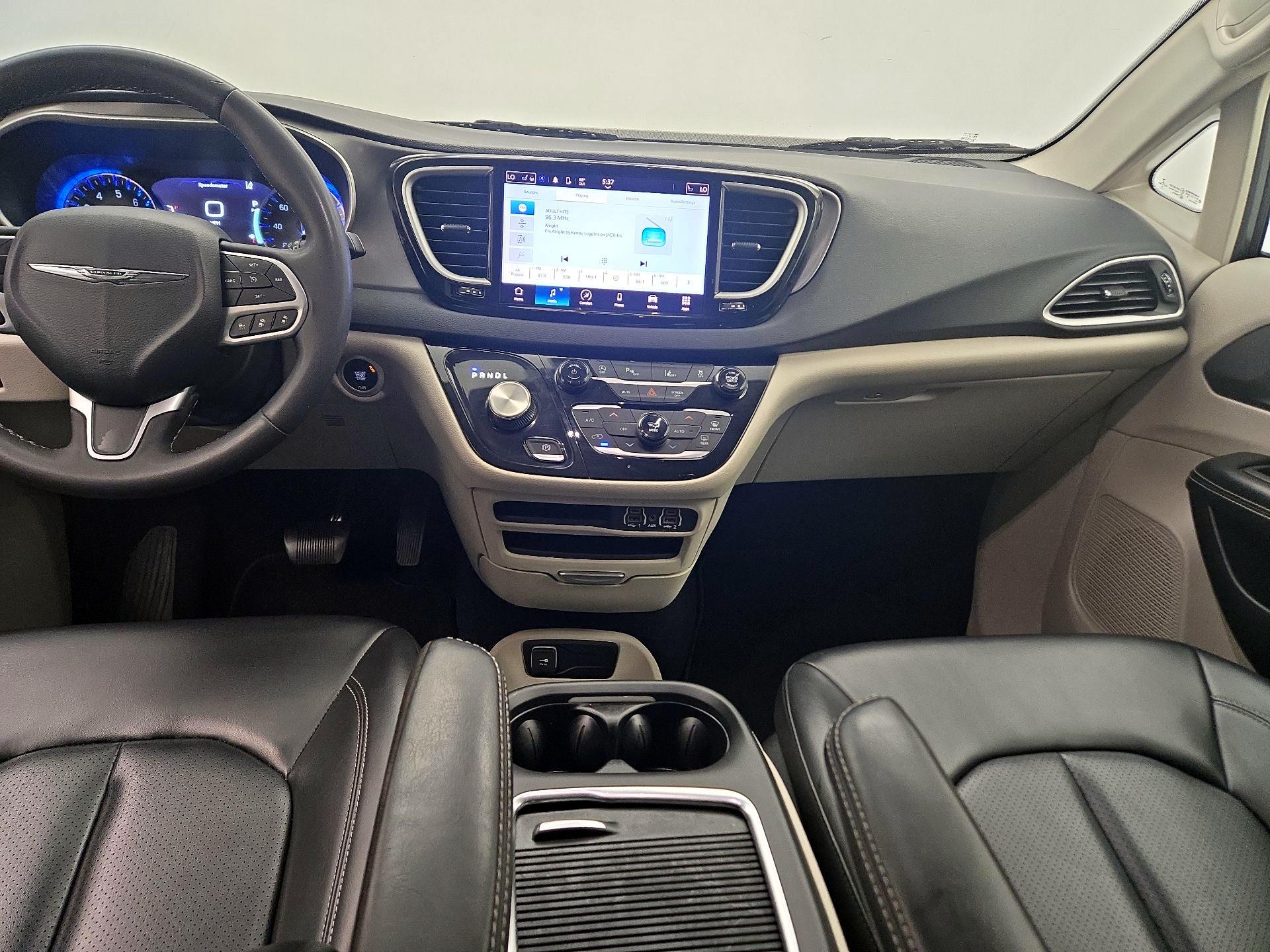 Thumbnail: 2023 Chrysler Pacifica - 9