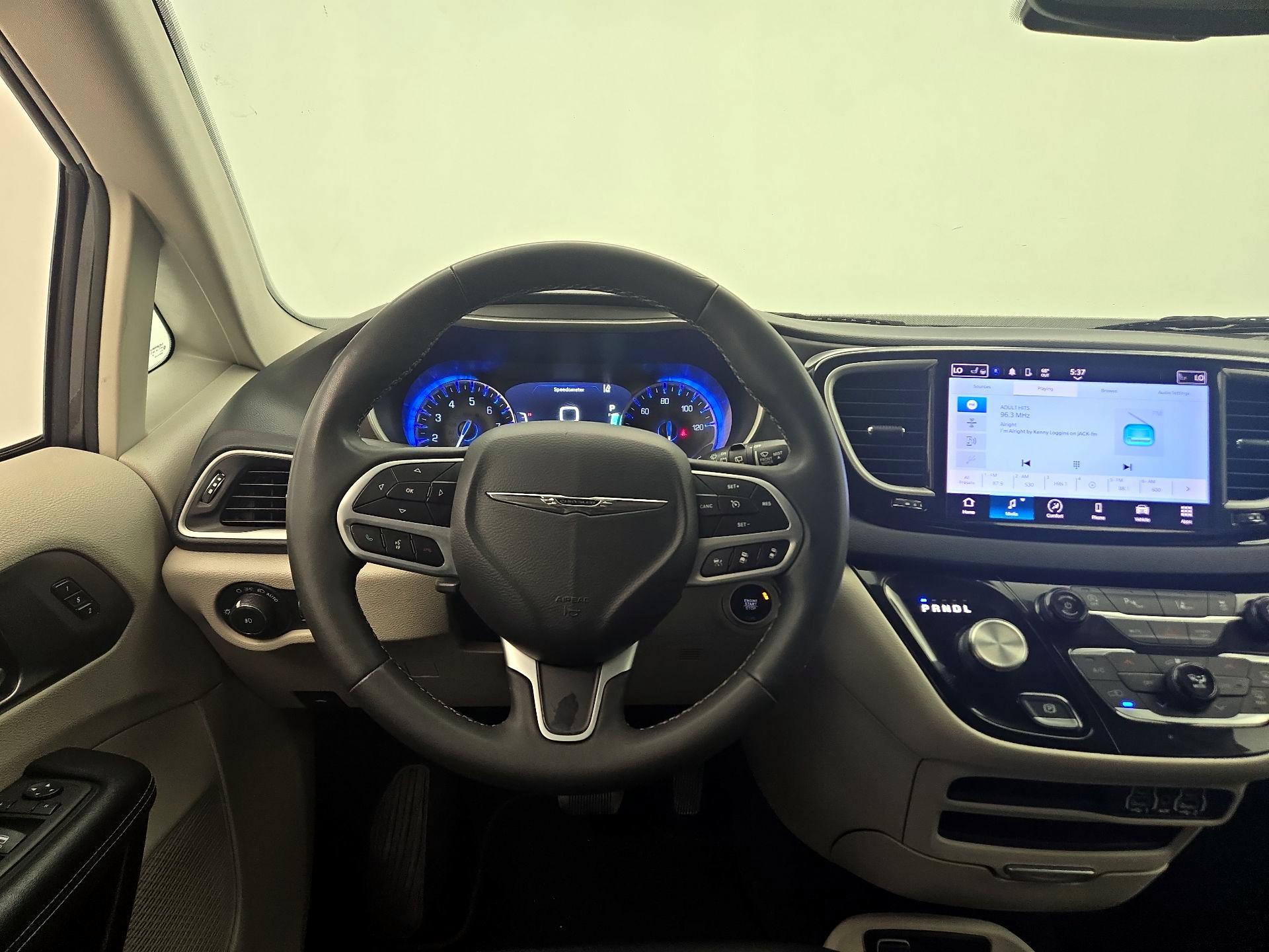 Thumbnail: 2023 Chrysler Pacifica - 10