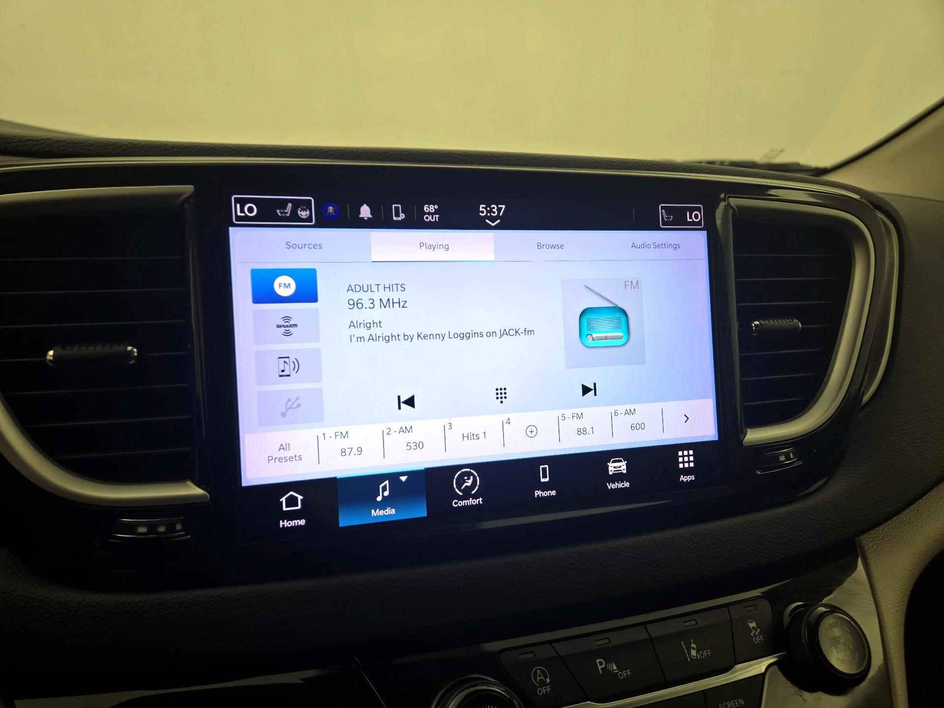 Thumbnail: 2023 Chrysler Pacifica - 15
