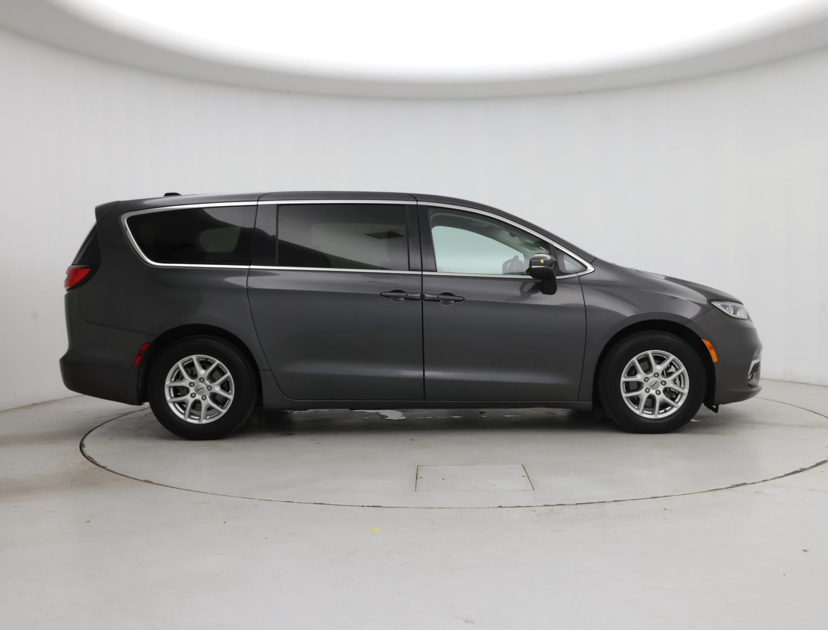 Thumbnail: 2023 Chrysler Pacifica - 7