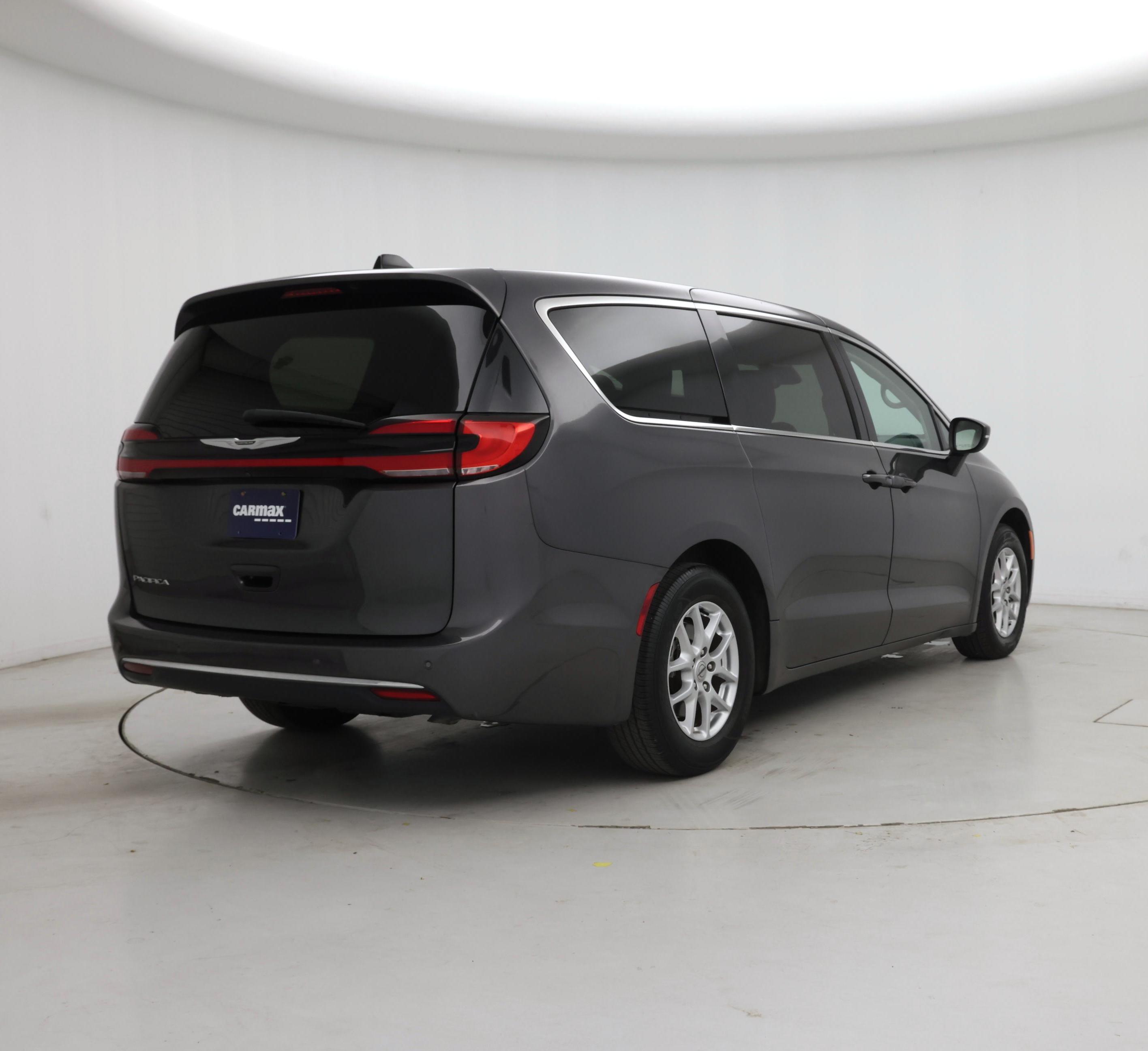 Thumbnail: 2023 Chrysler Pacifica - 8