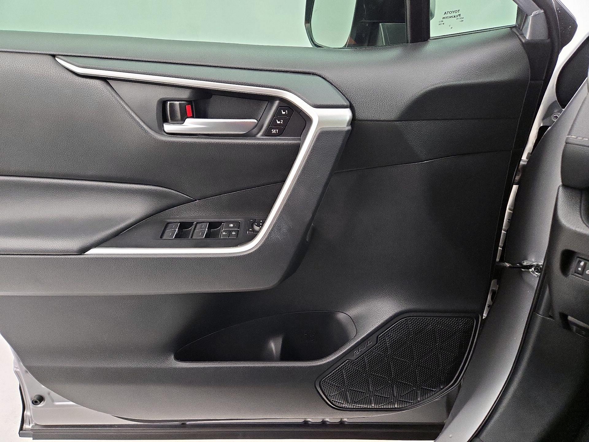 Thumbnail: 2024 Toyota RAV4 - 12