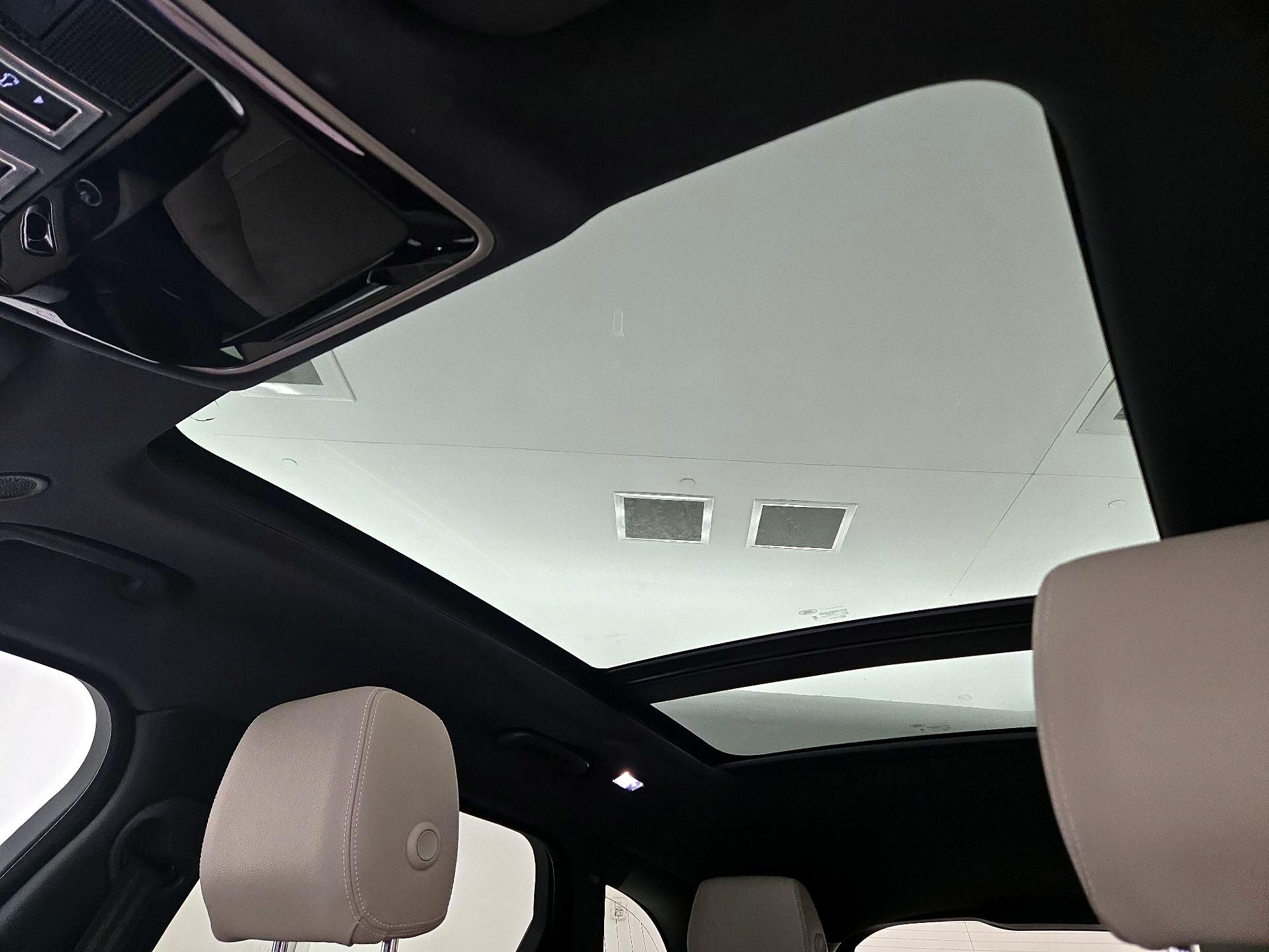 Thumbnail: 2023 Land Rover Range Rover Velar - 19