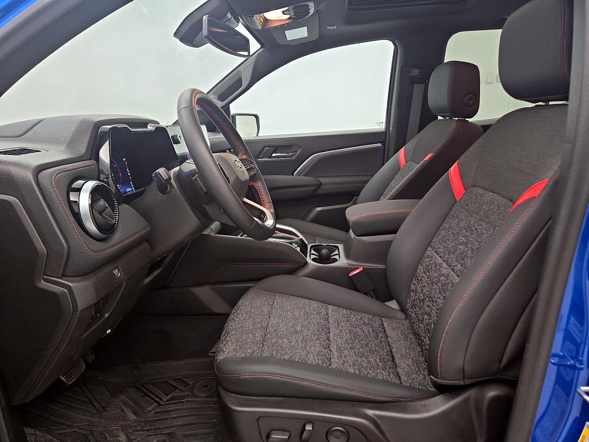 Thumbnail: 2023 Chevrolet Colorado - 11