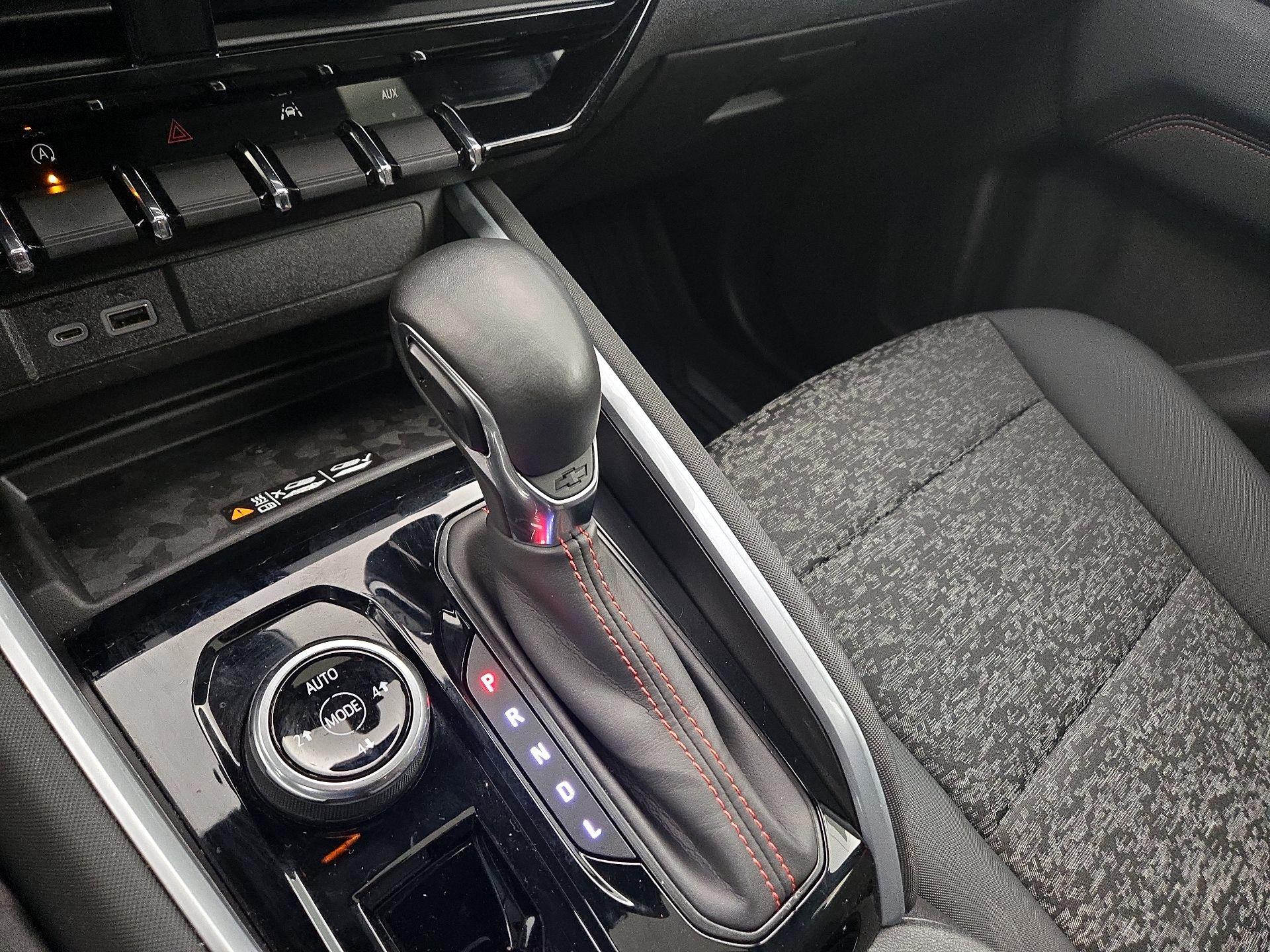 Thumbnail: 2023 Chevrolet Colorado - 18