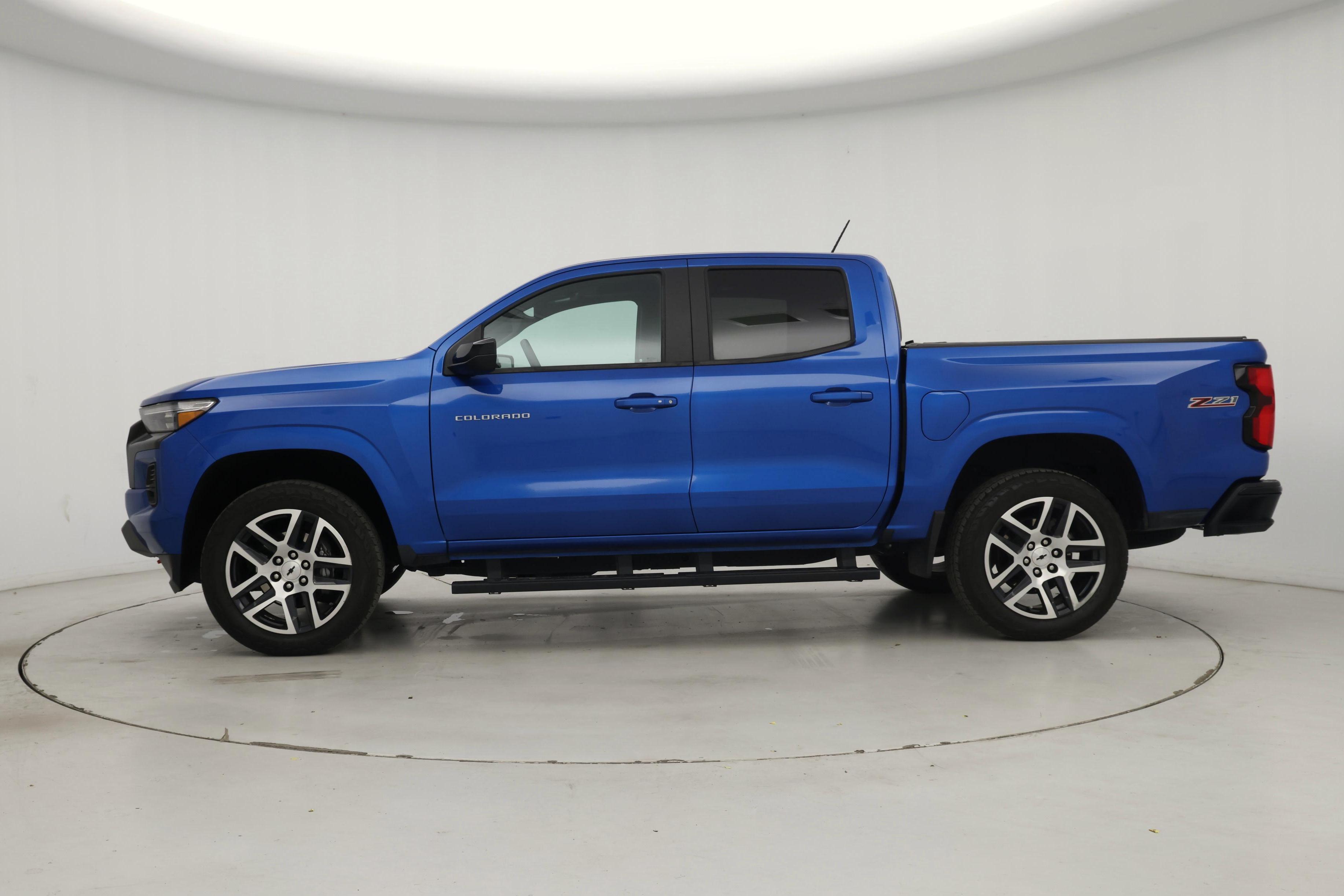Thumbnail: 2023 Chevrolet Colorado - 3