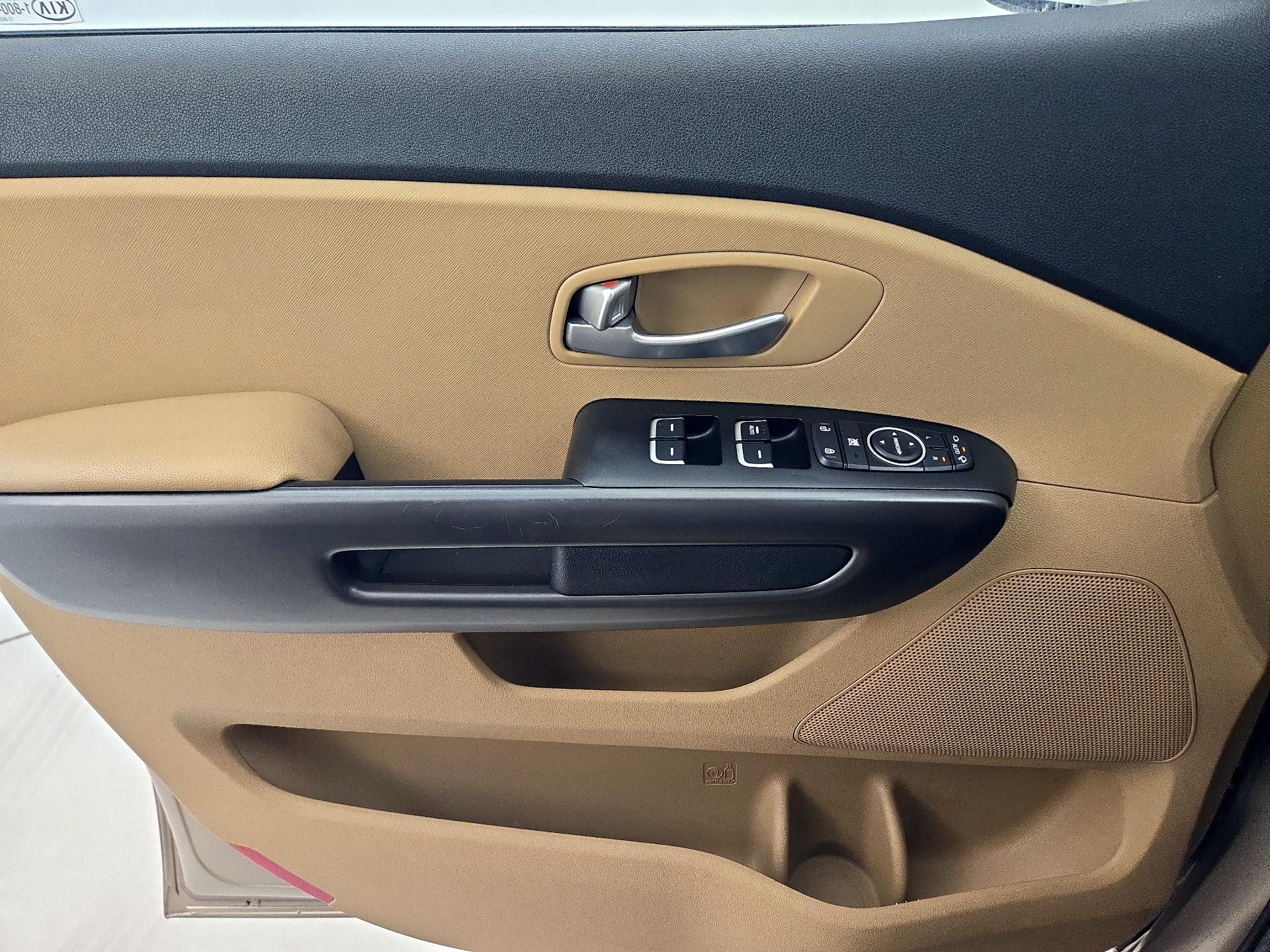 Thumbnail: 2015 Kia Sedona - 12