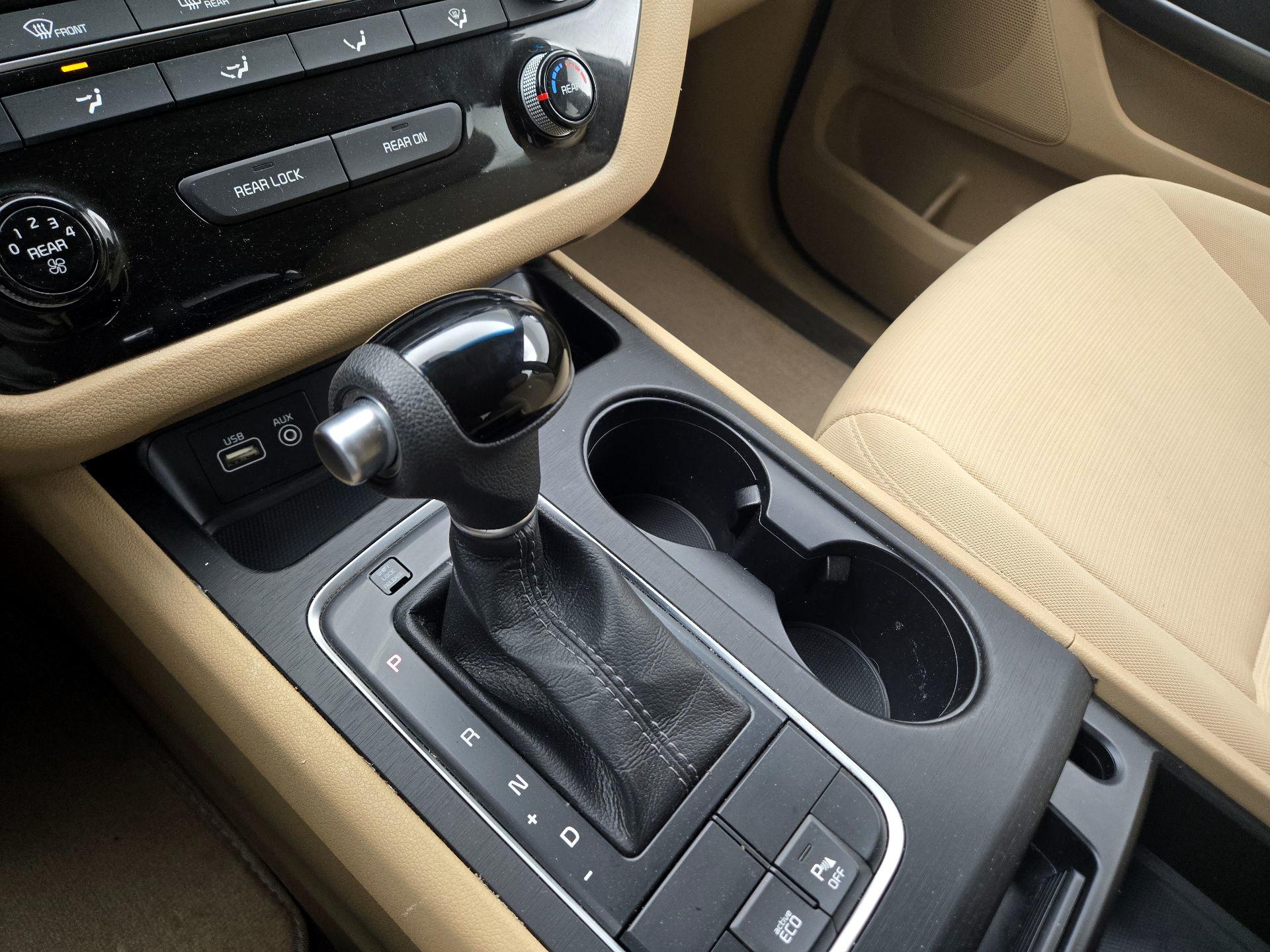 Thumbnail: 2015 Kia Sedona - 17