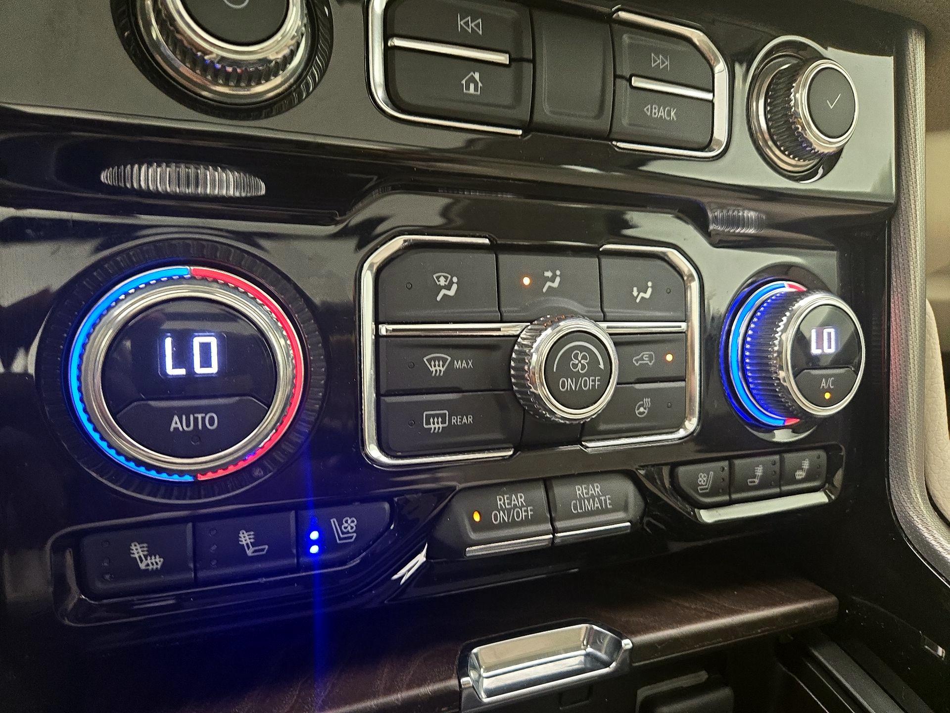 Thumbnail: 2023 GMC Yukon XL - 17