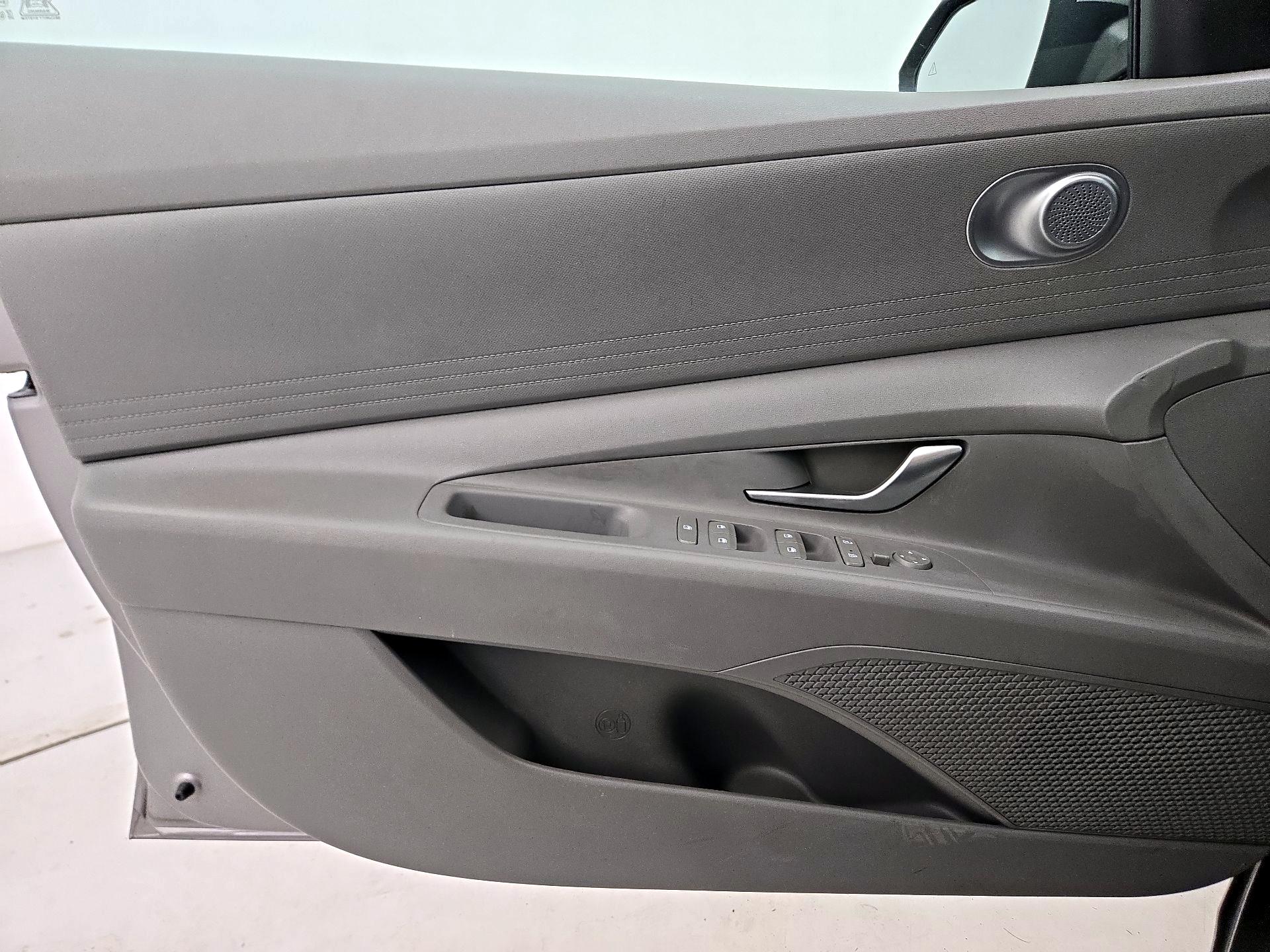 Thumbnail: 2021 Hyundai Elantra - 12