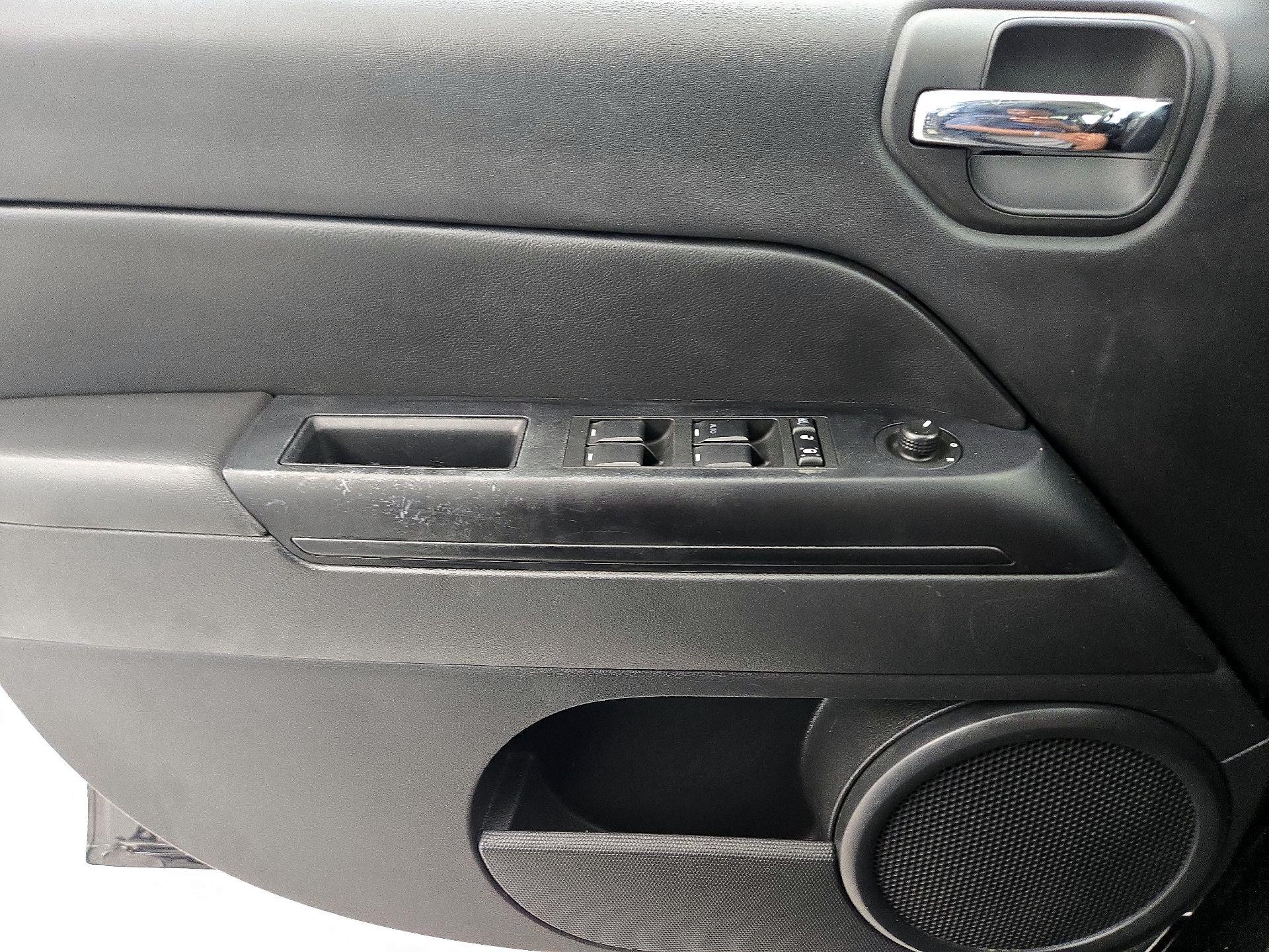 Thumbnail: 2017 Jeep Compass - 12