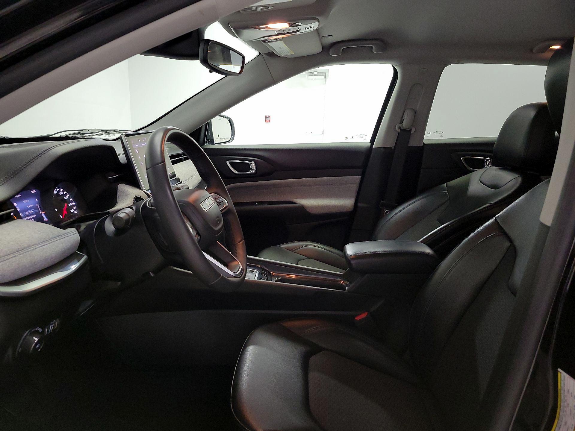 Thumbnail: 2022 Jeep Compass - 11