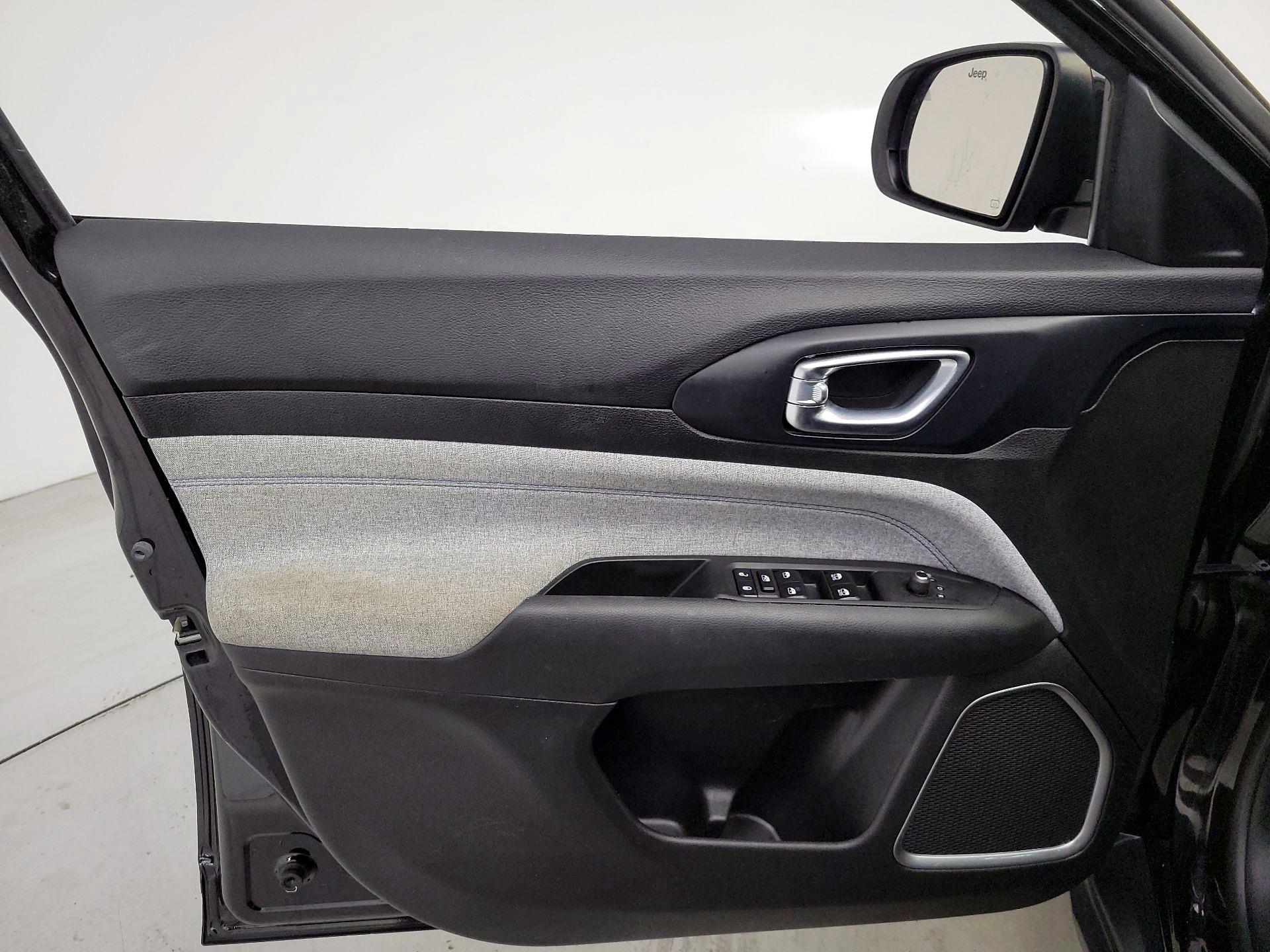 Thumbnail: 2022 Jeep Compass - 12