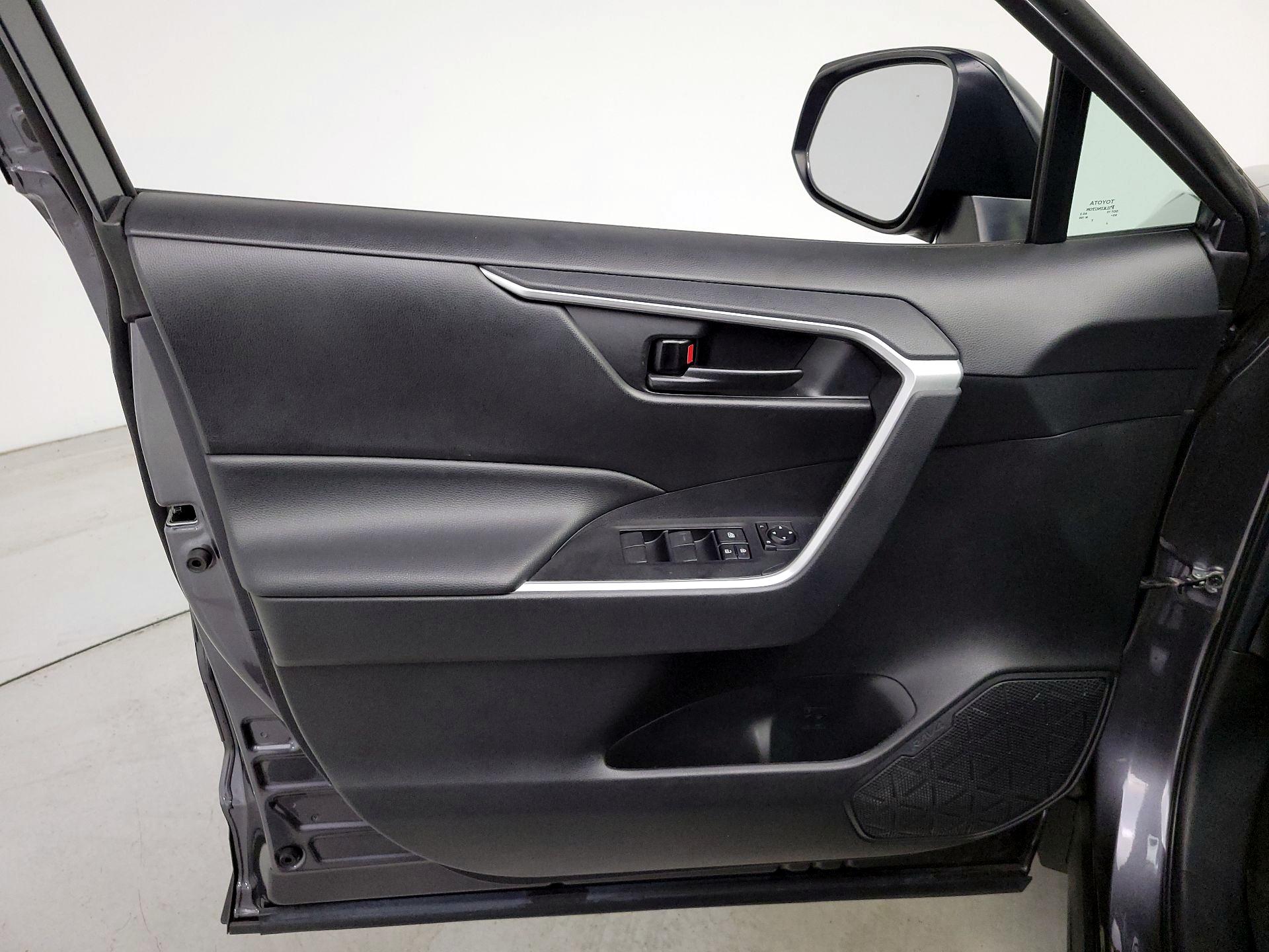 Thumbnail: 2021 Toyota RAV4 - 12