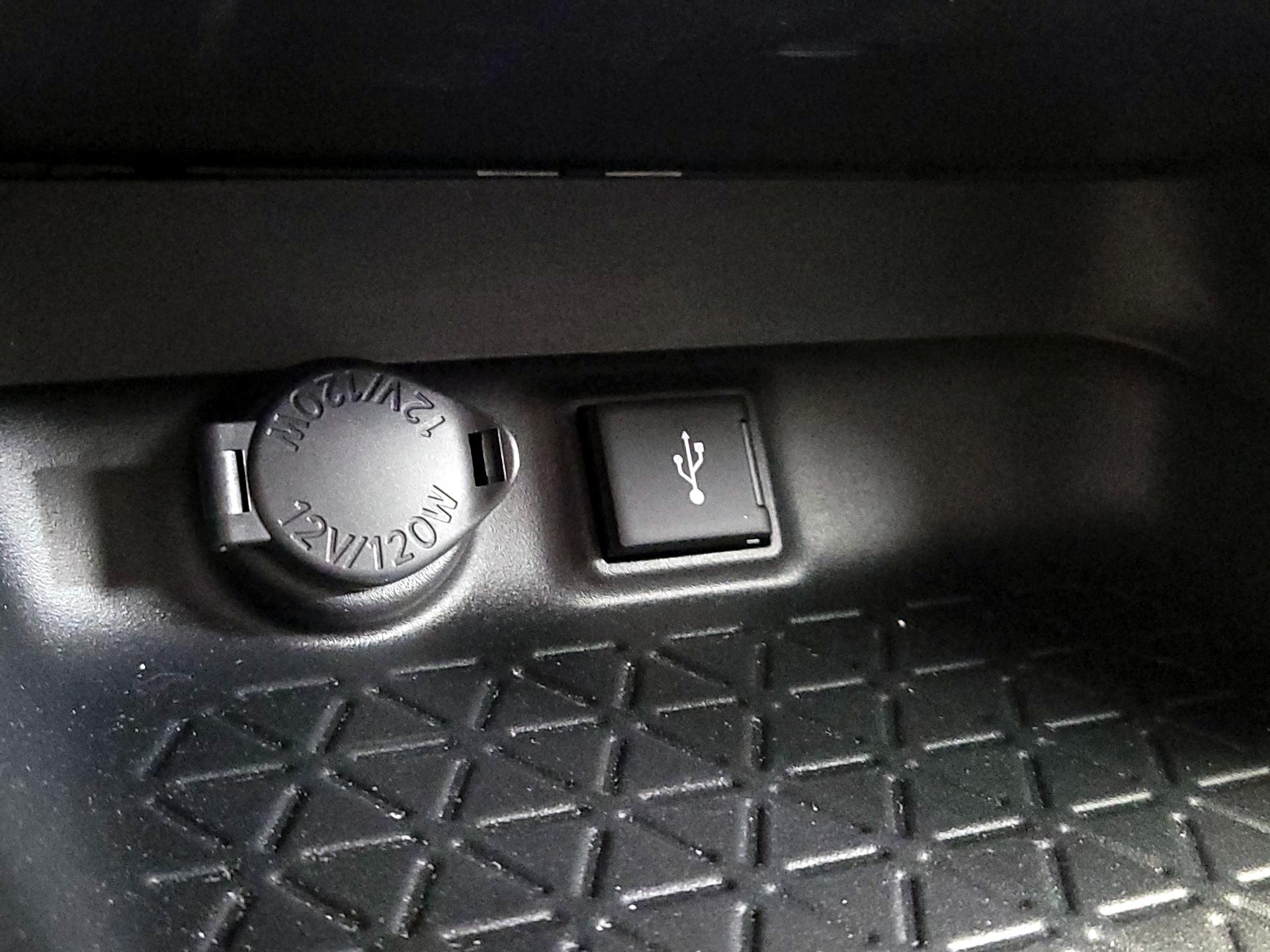 Thumbnail: 2021 Toyota RAV4 - 18