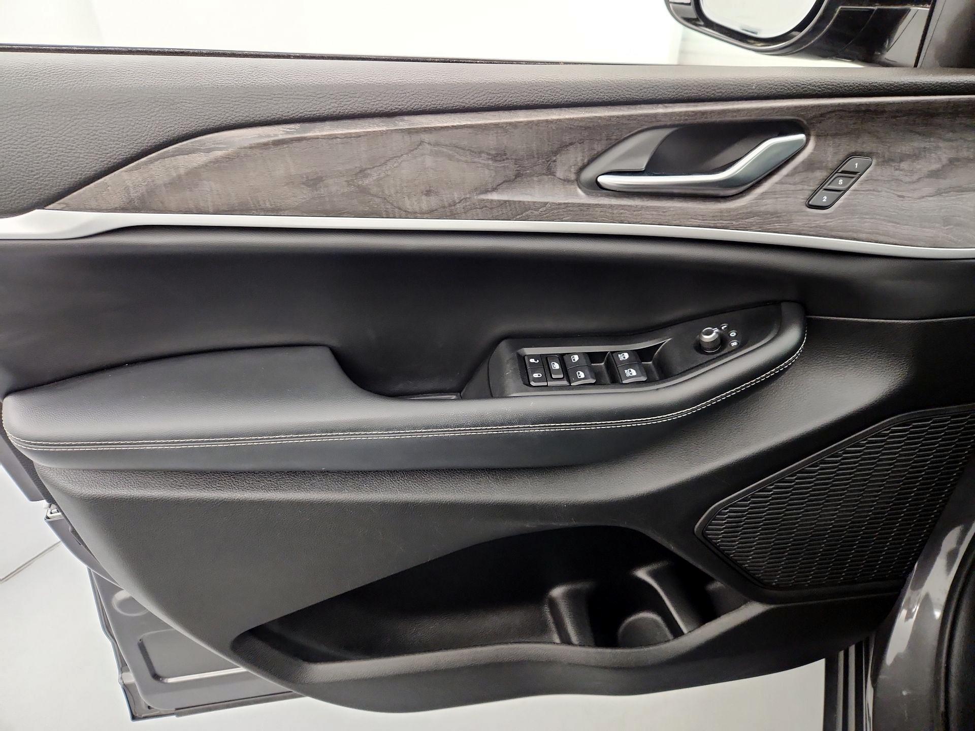 Thumbnail: 2023 Jeep Grand Cherokee L - 12