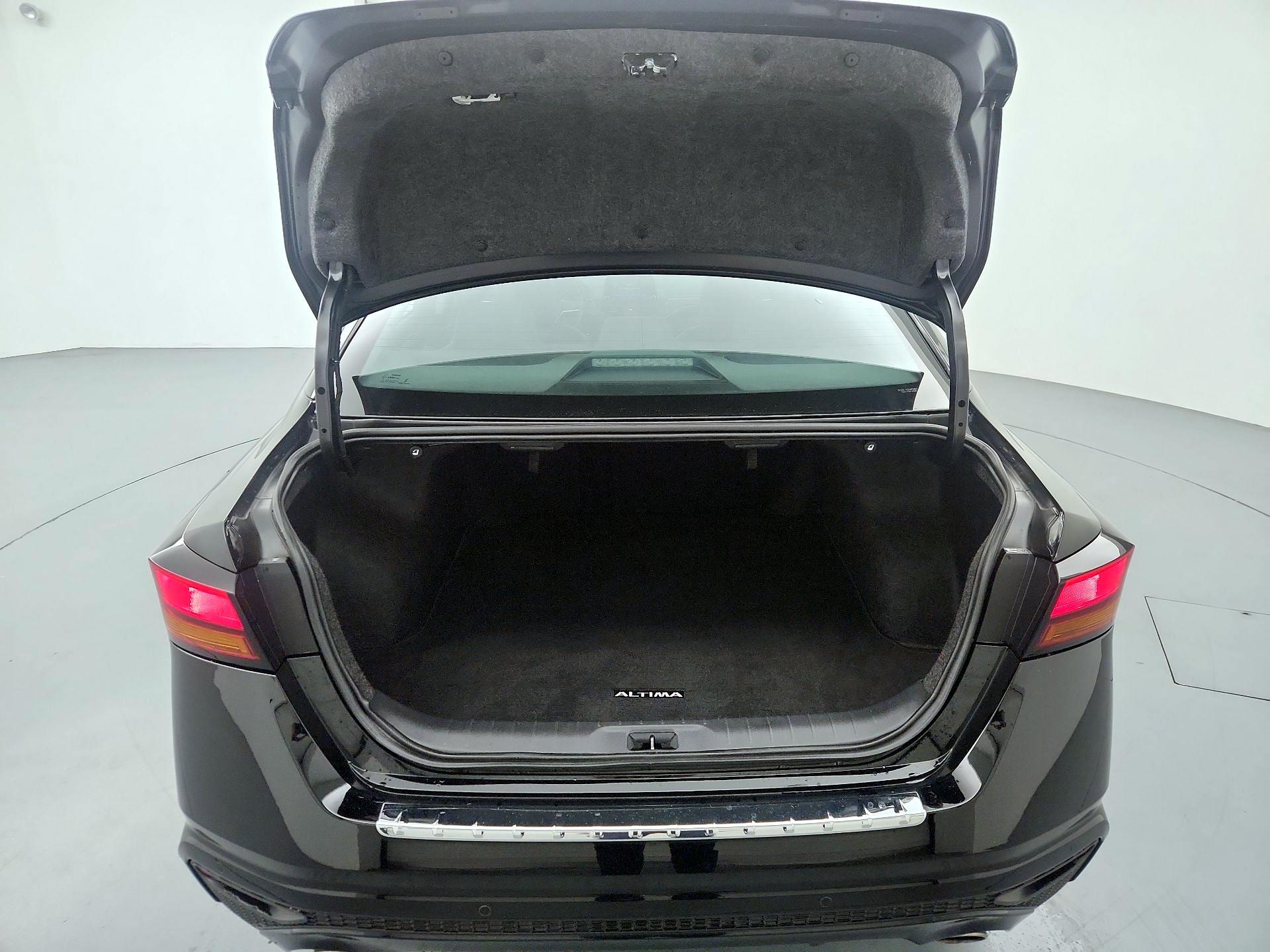 Thumbnail: 2023 Nissan Altima - 20