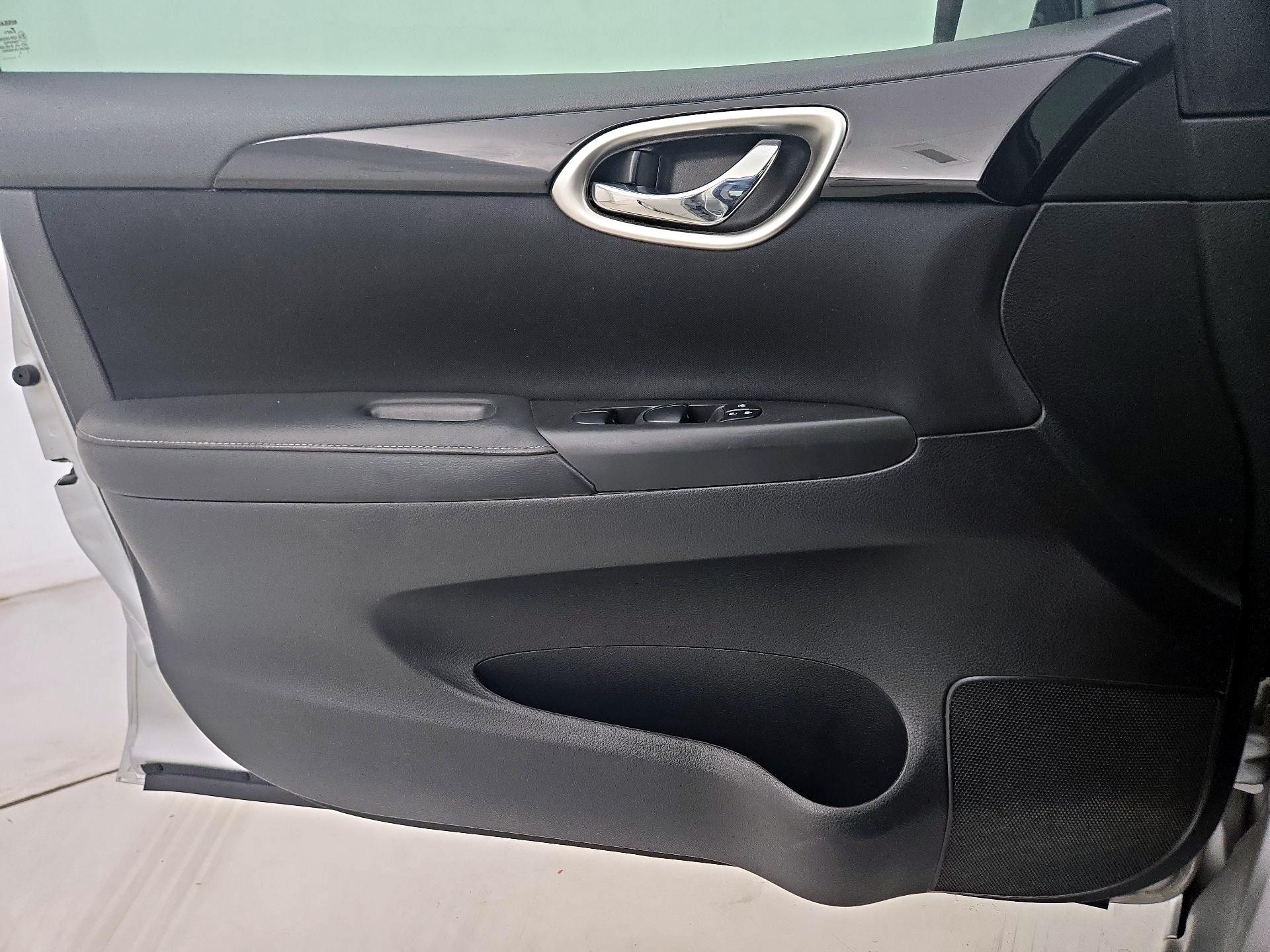 Thumbnail: 2017 Nissan Sentra - 12